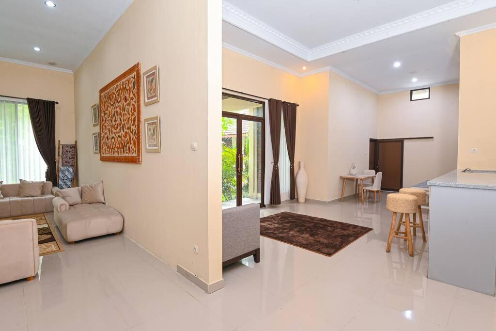 Villa photo 1
