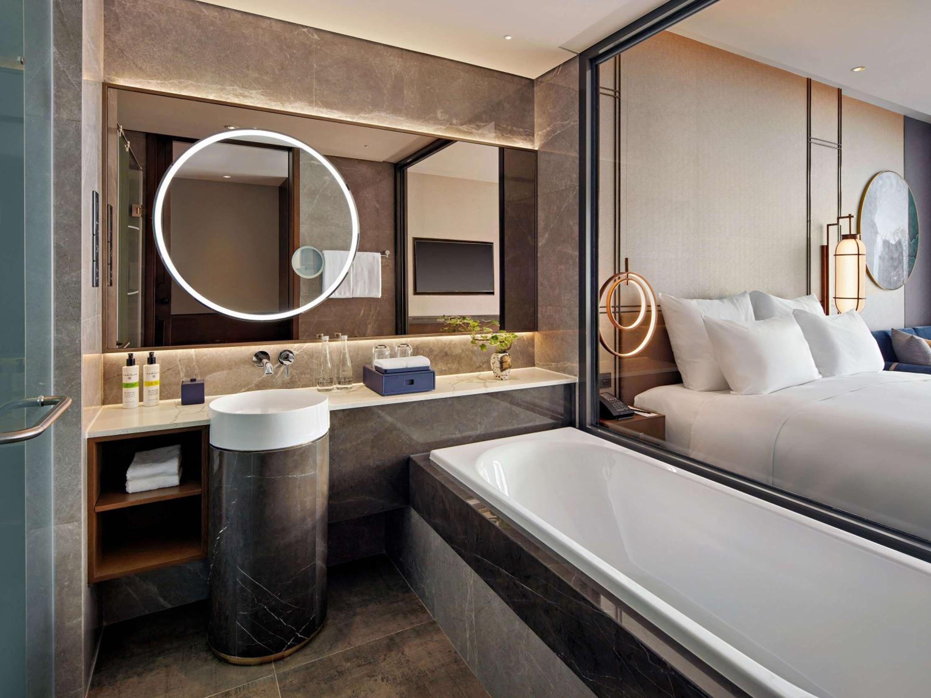 Superior King Room - Photo 3
