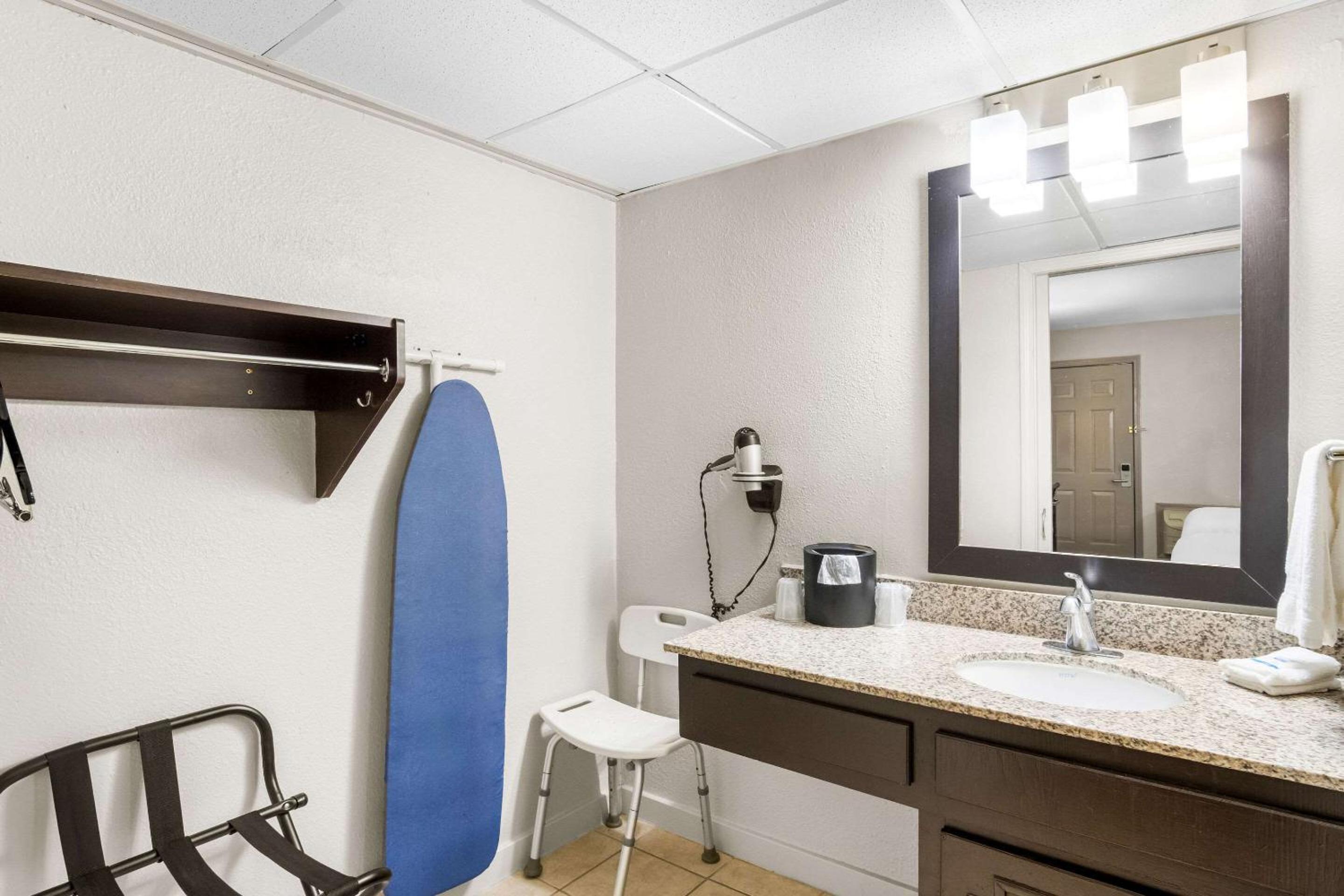 King Room - Disability Access/Non Smoking  photo 1