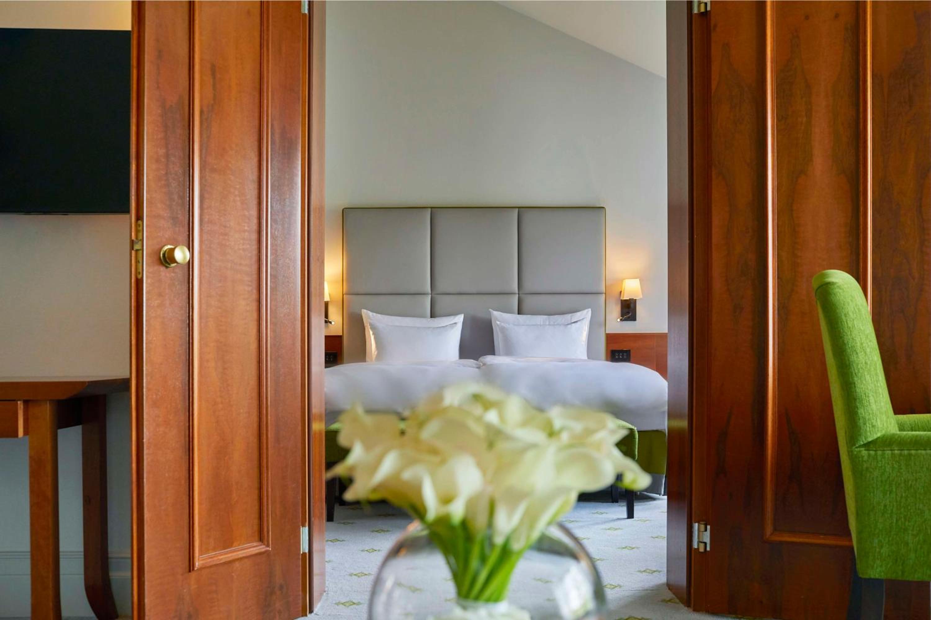 One-Bedroom King Suite