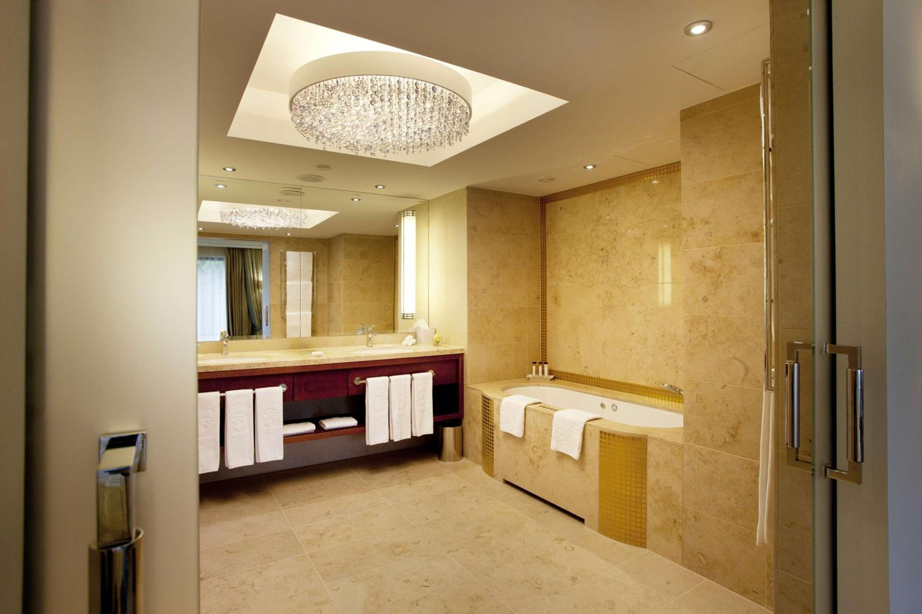 One-Bedroom Executive King Suite