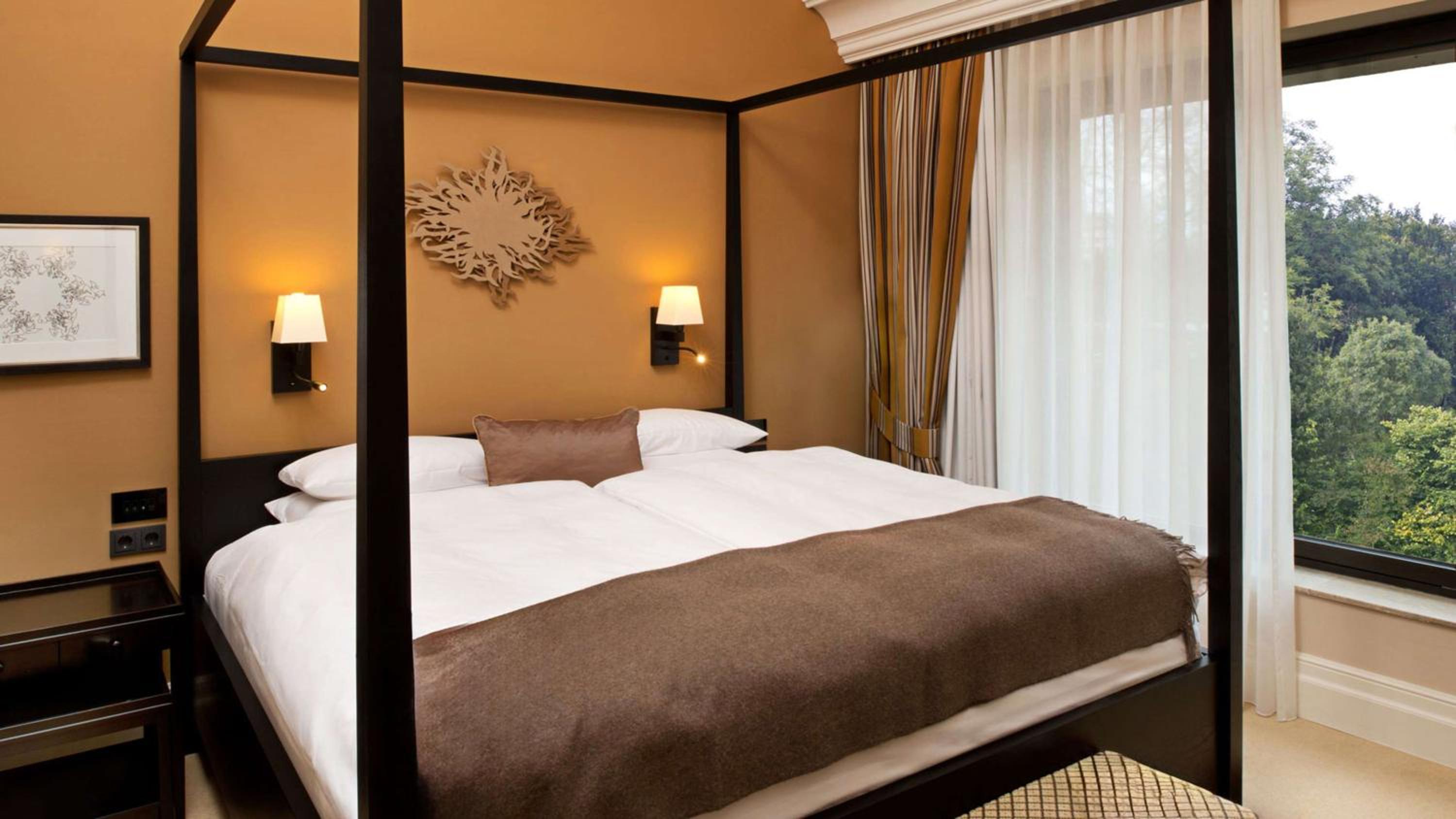 Two-Bedroom King Suite thumbnail 5