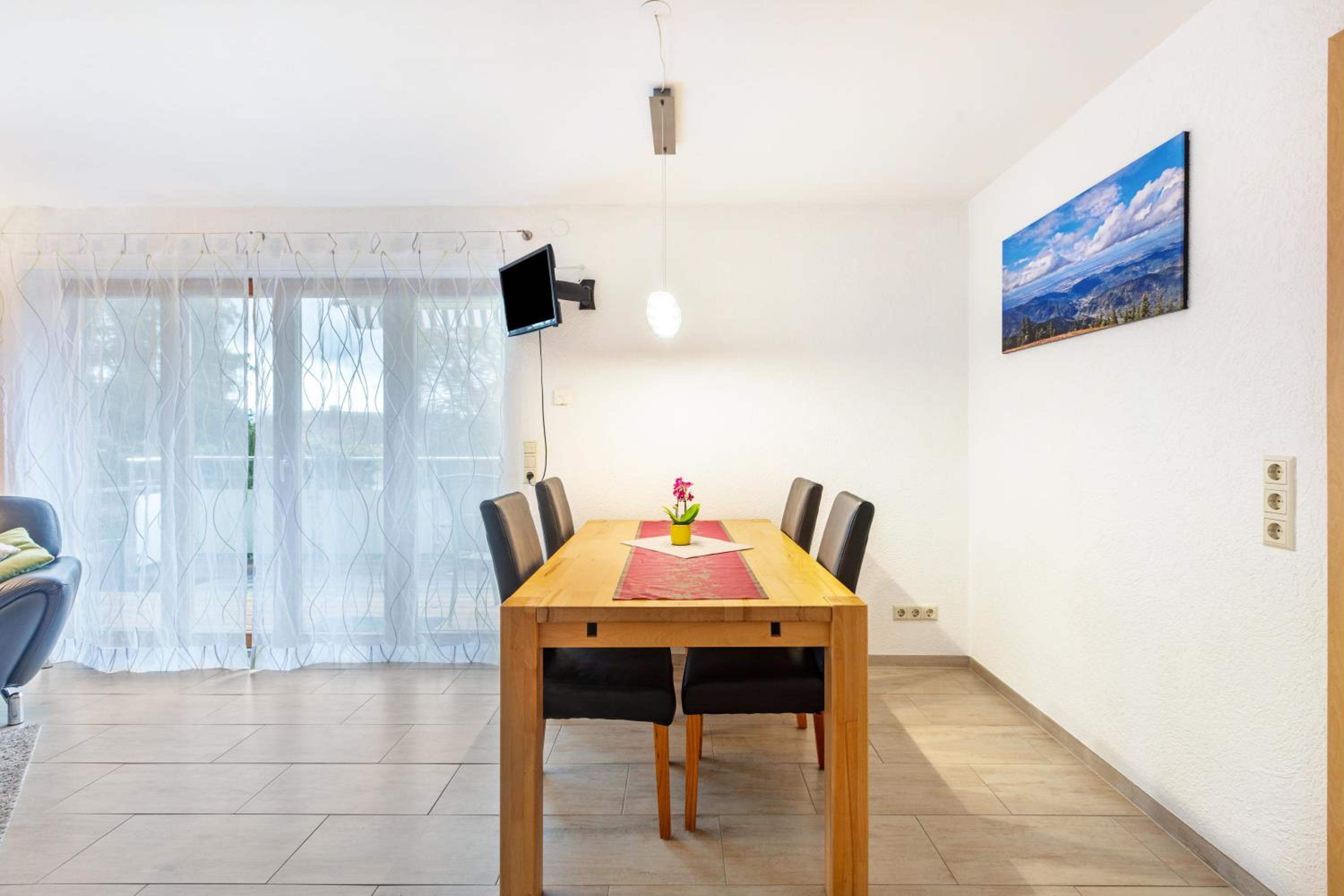 One-Bedroom Apartment with Garden View photo 3