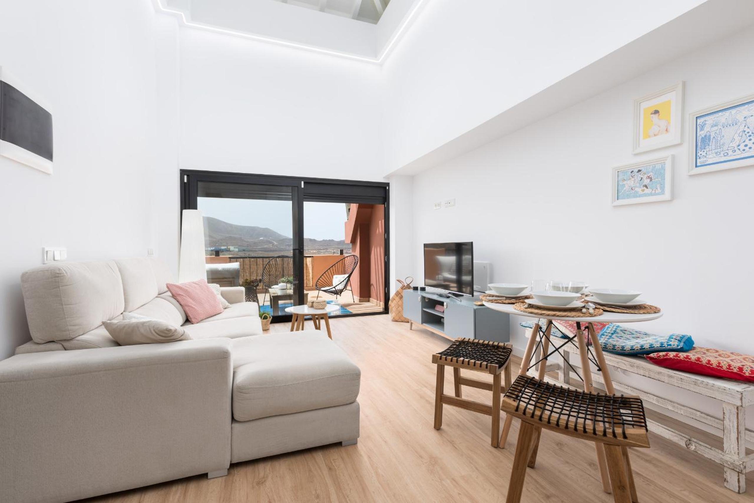 Apartamento de dos habitaciones con balcón y terraza