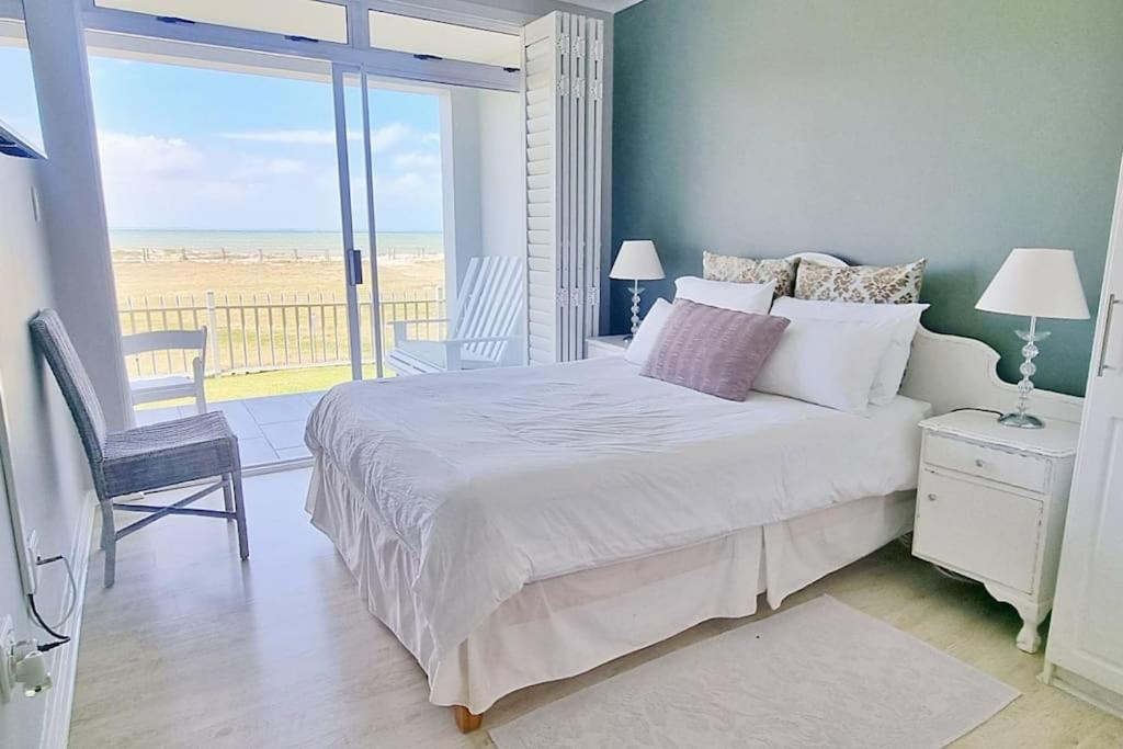 Three-Bedroom Apartment with Sea View photo 1