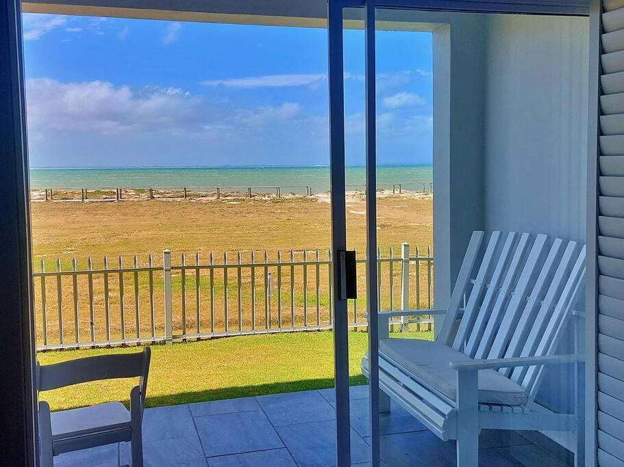Three-Bedroom Apartment with Sea View photo 2