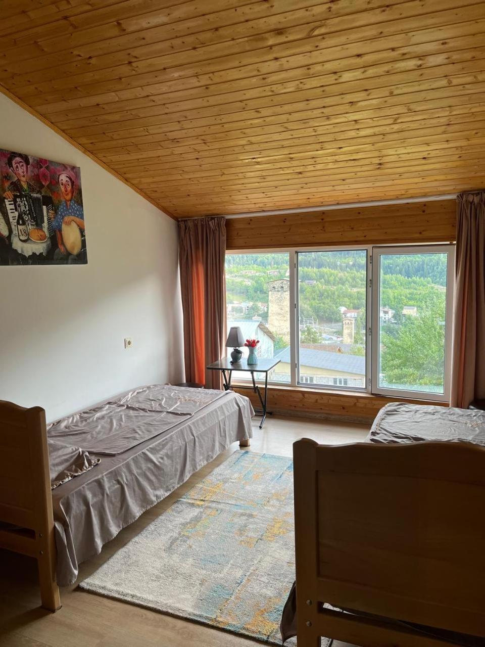 Standard Twin Room with Mountain View