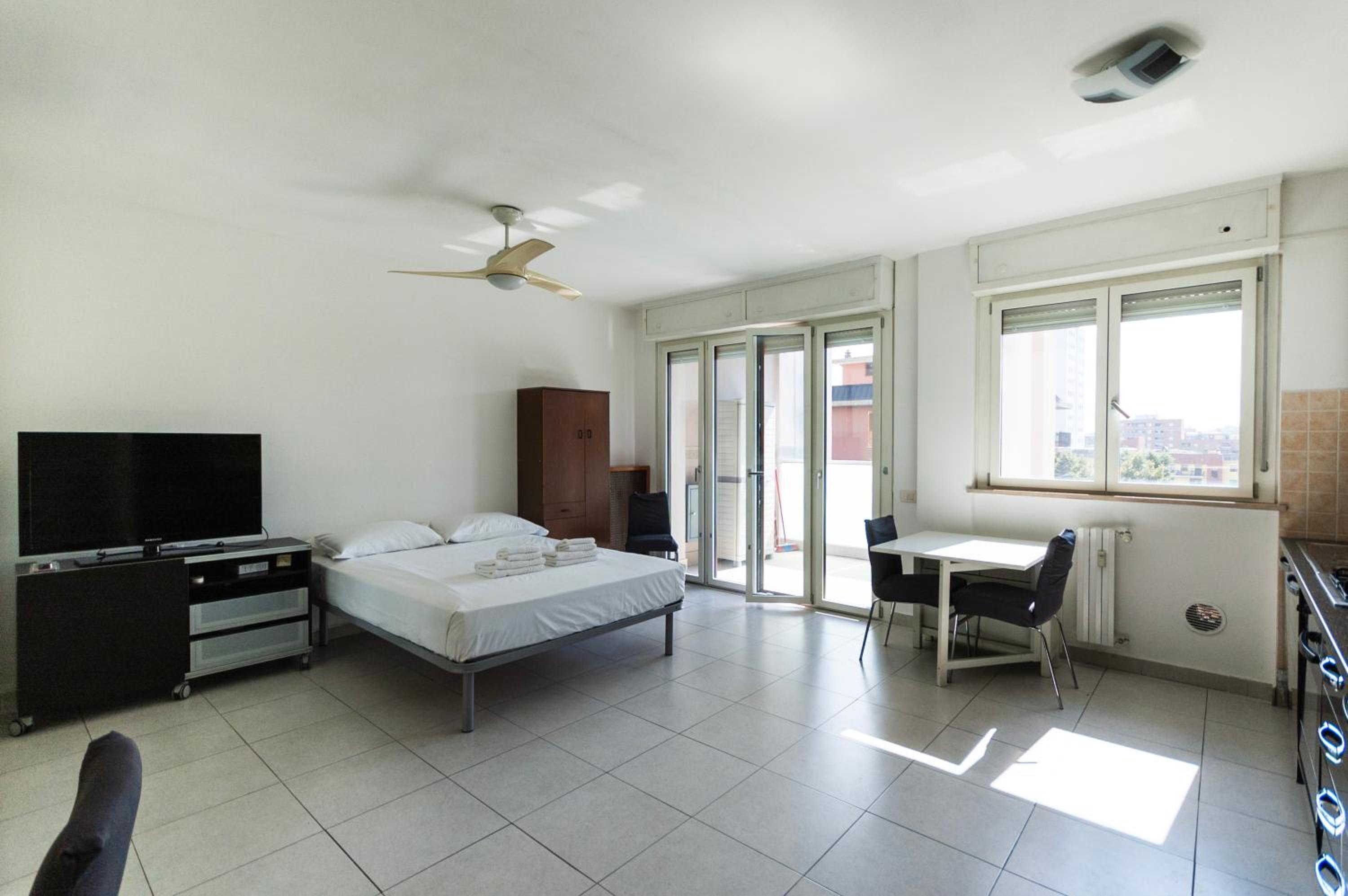 One-Bedroom Apartment photo 1