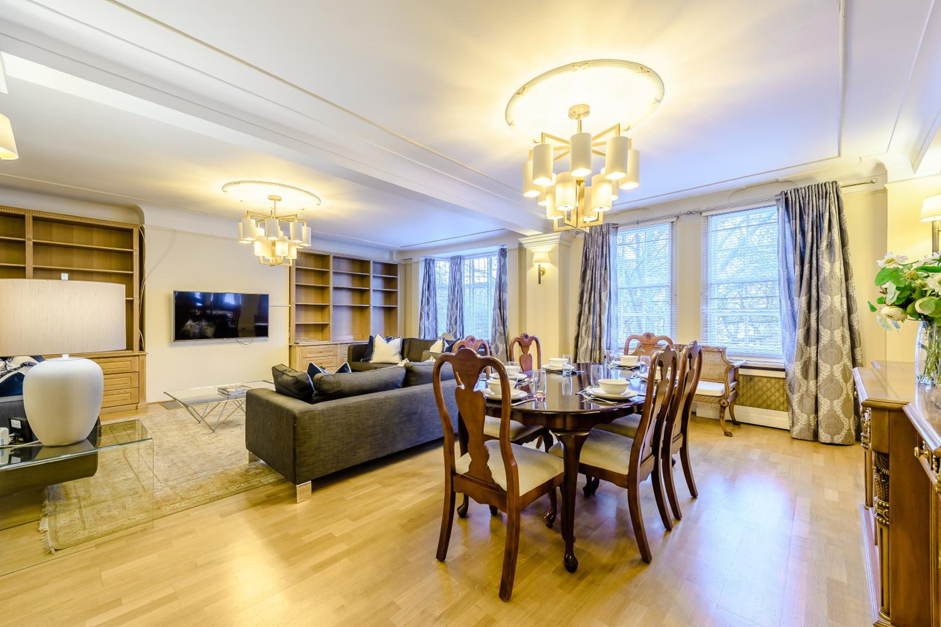 Four-Bedroom Apartment photo 2
