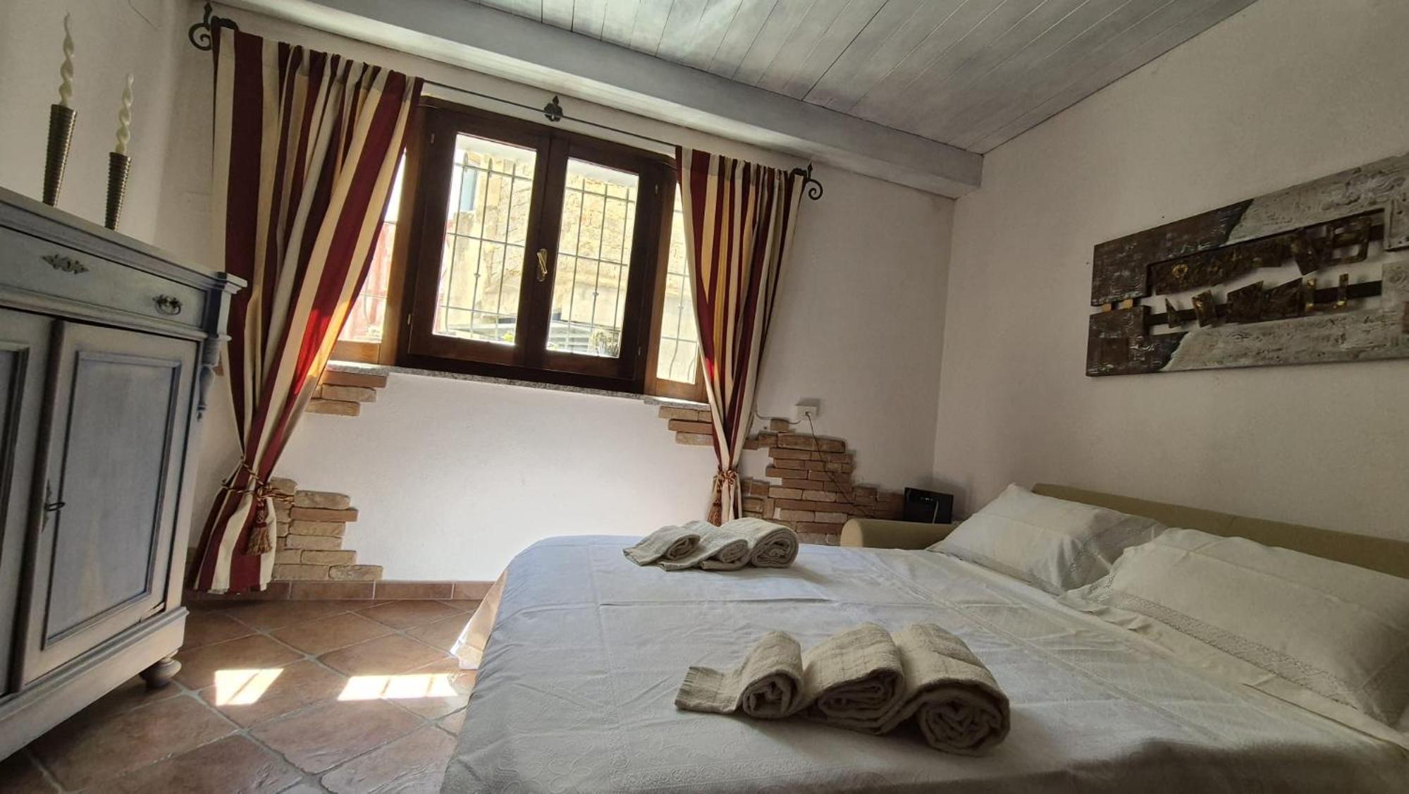 One-Bedroom House photo 1