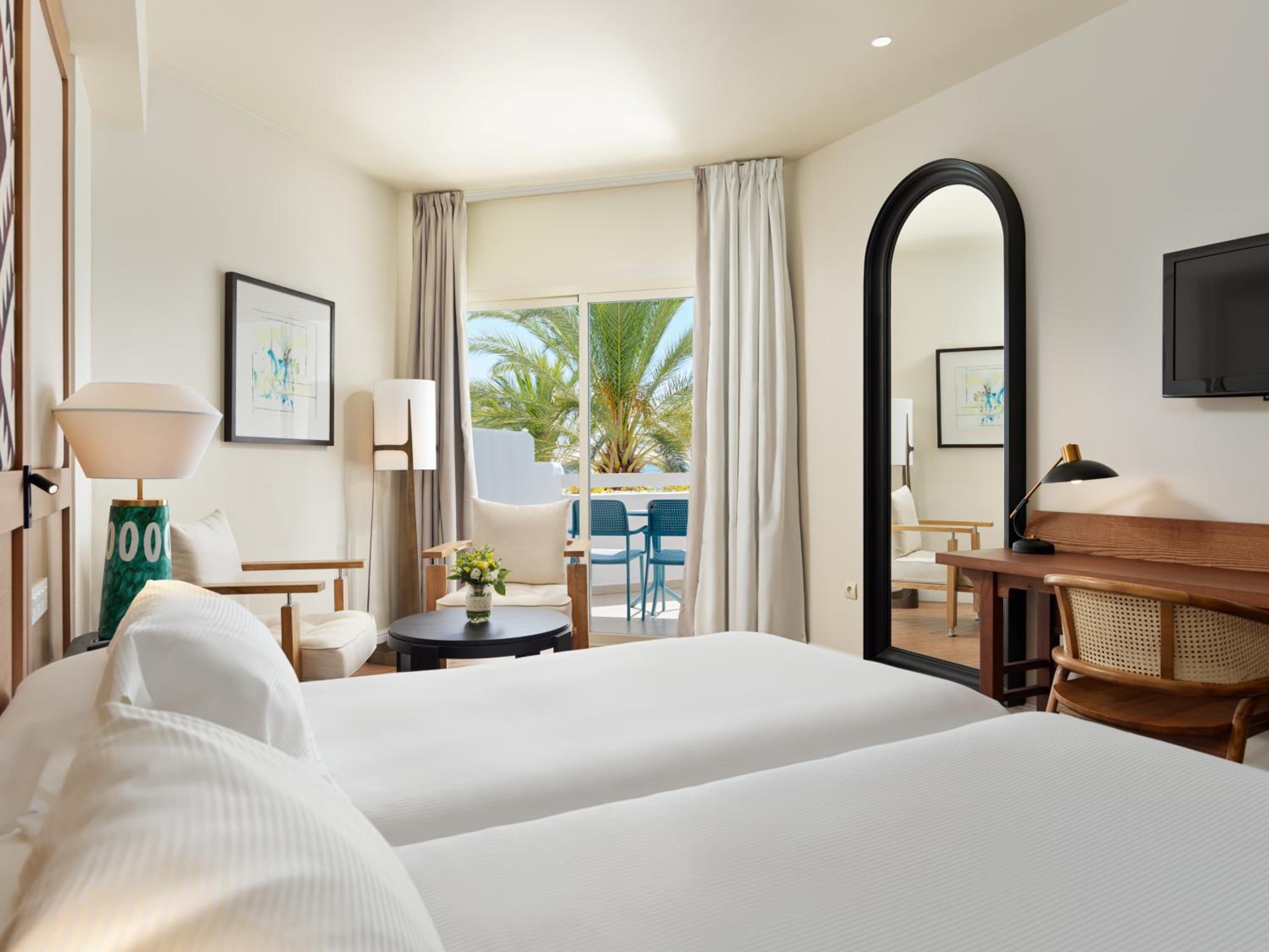 Superior Double or Twin Room with Sea View - Photo 1