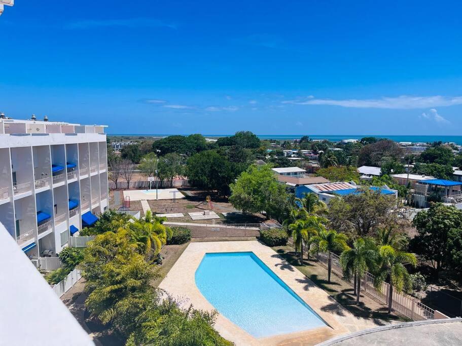 Two-Bedroom Apartment with Pool View photo 2