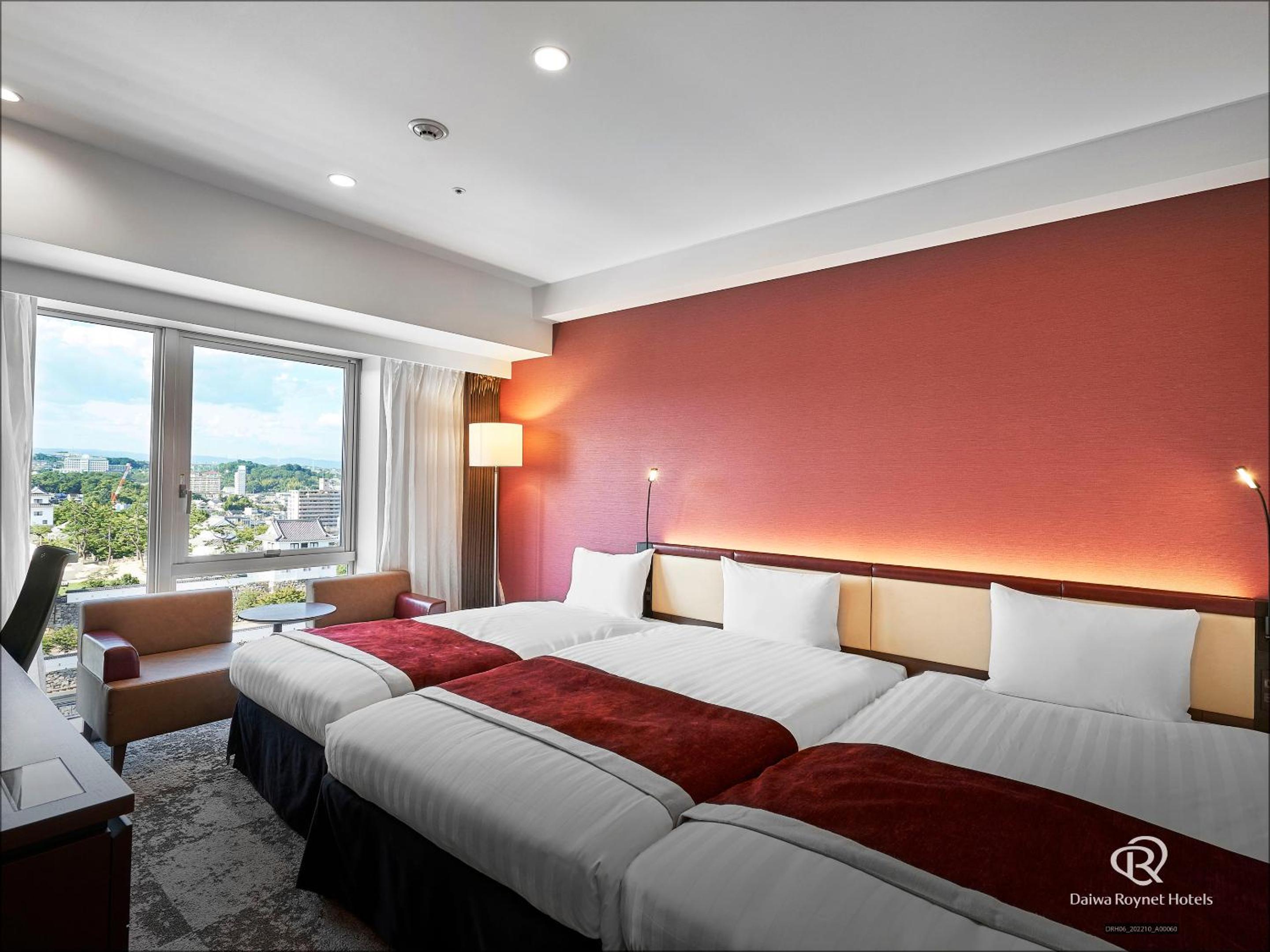 Twin Room with Extra Bed with Castle View - Photo 1