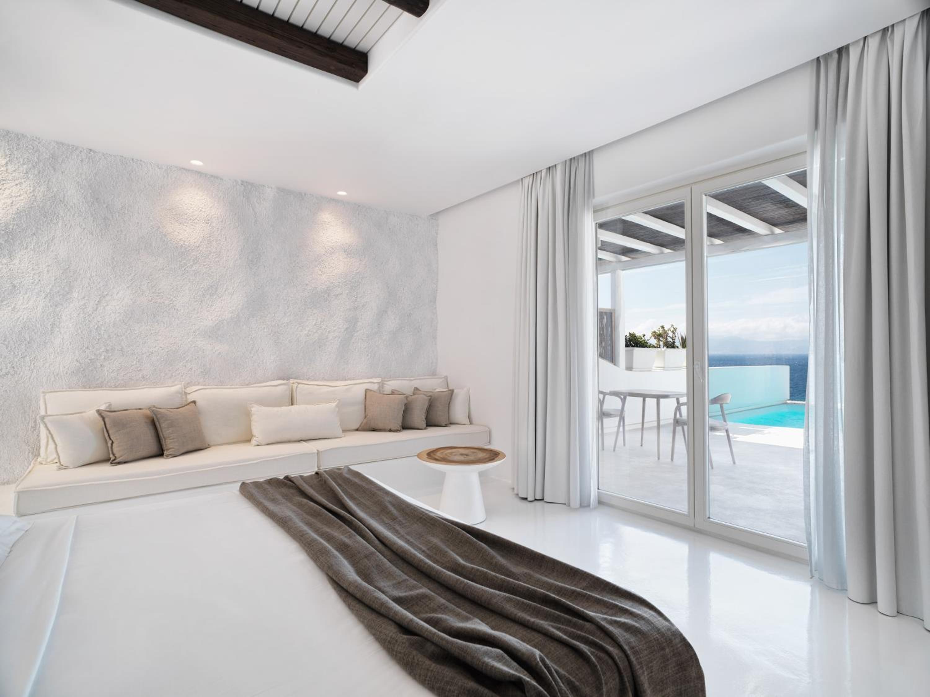 Executive Suite with Private Heated Pool Sea View - Photo 2