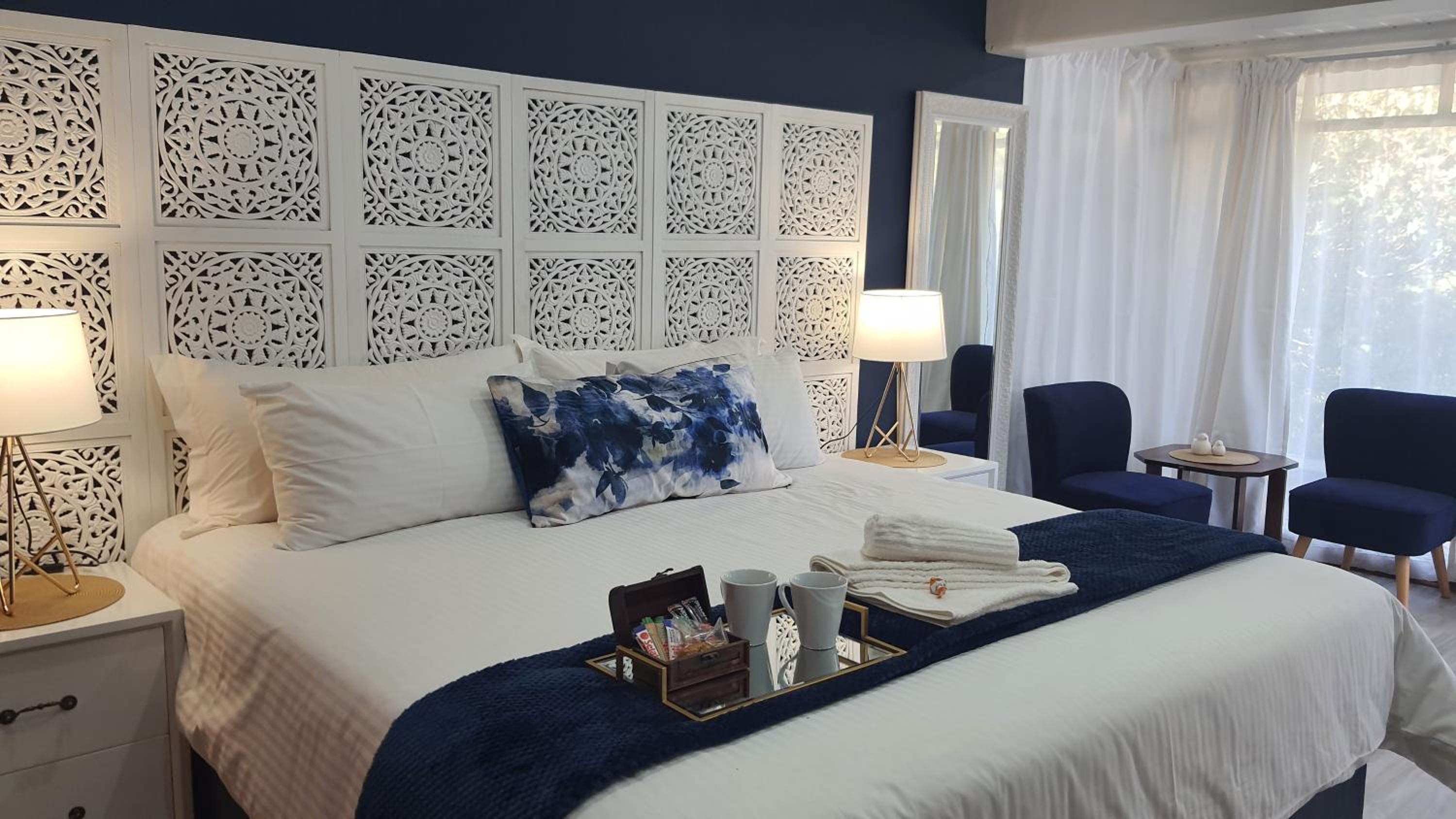 Deluxe King Room - Photo 10