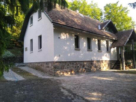 Three-Bedroom House photo 3