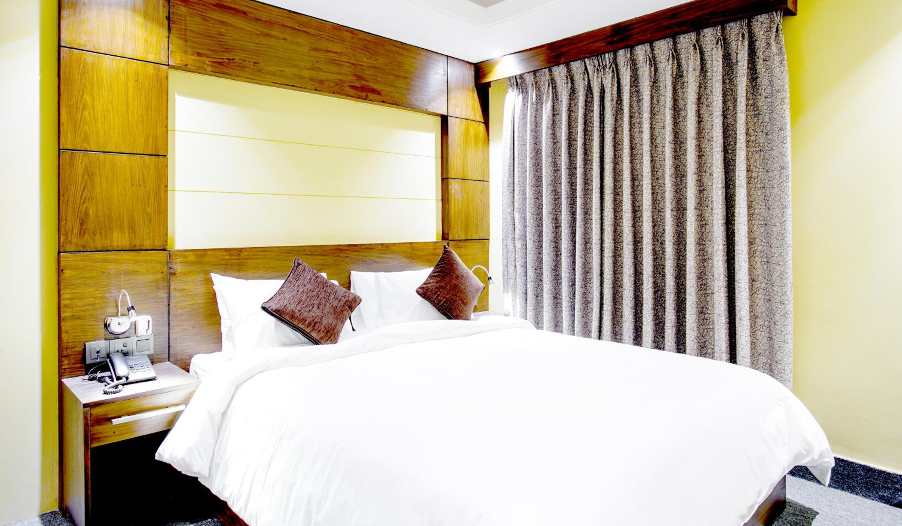 Deluxe Double Room (2 Adults + 1 Child) photo 2