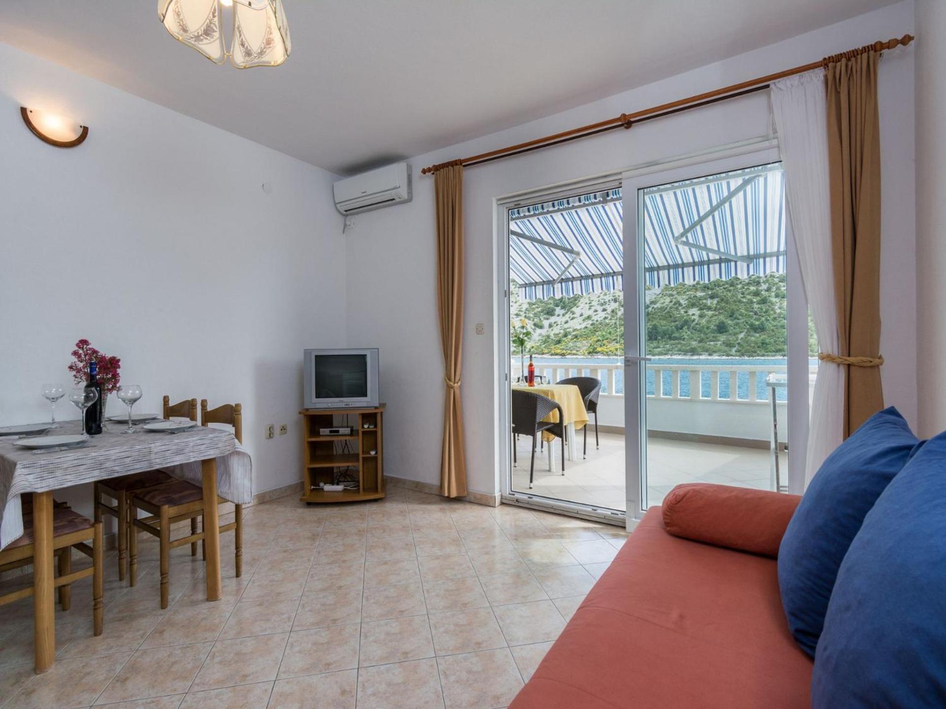 One-Bedroom Apartment with Sea View photo 1