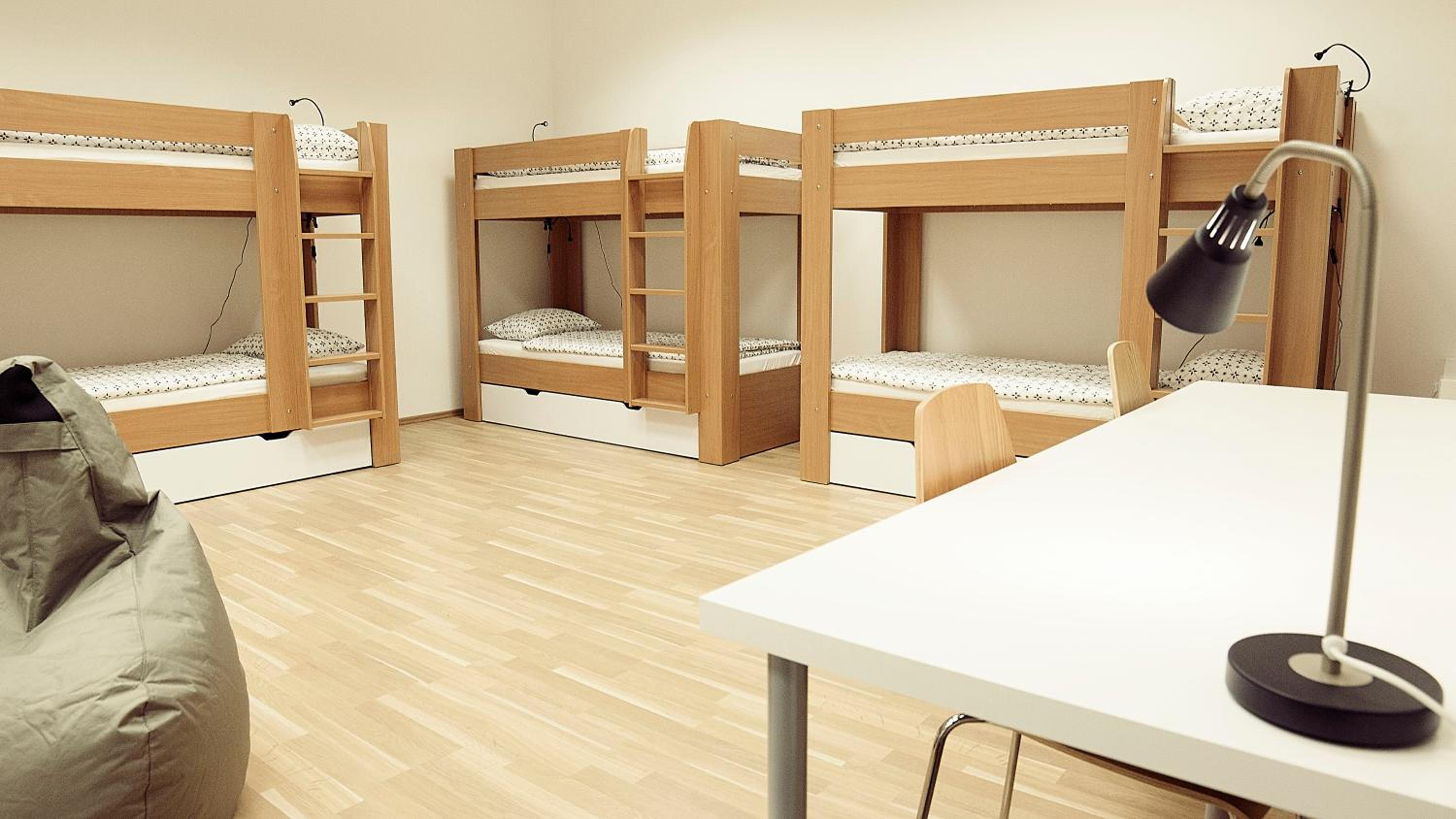 Bed in 8-Bed Mixed Dormitory Room photo 1