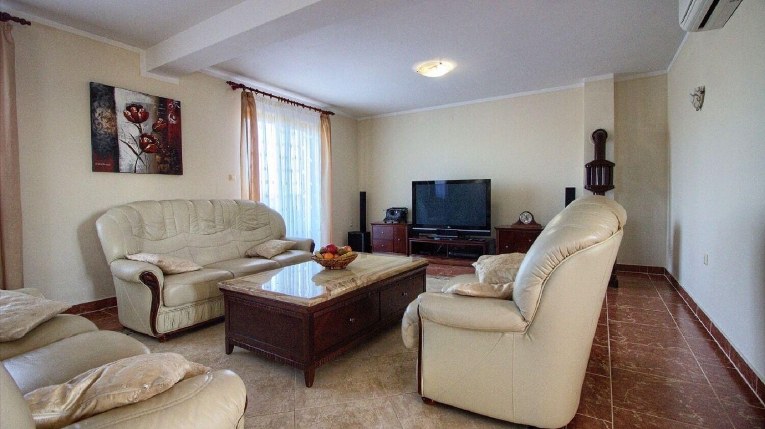 Five-Bedroom Holiday Home photo 1