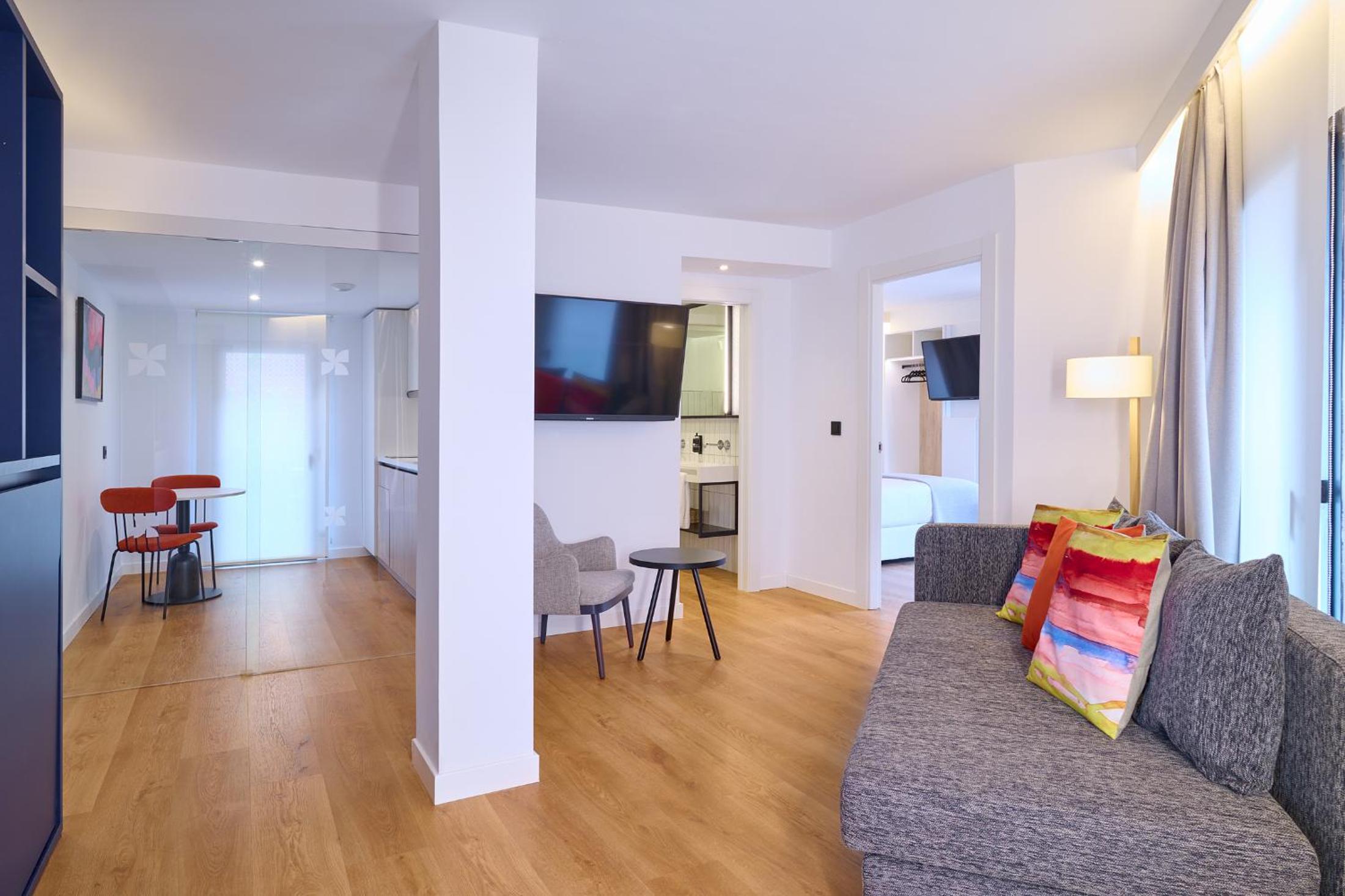 One-Bedroom Apartment photo 2