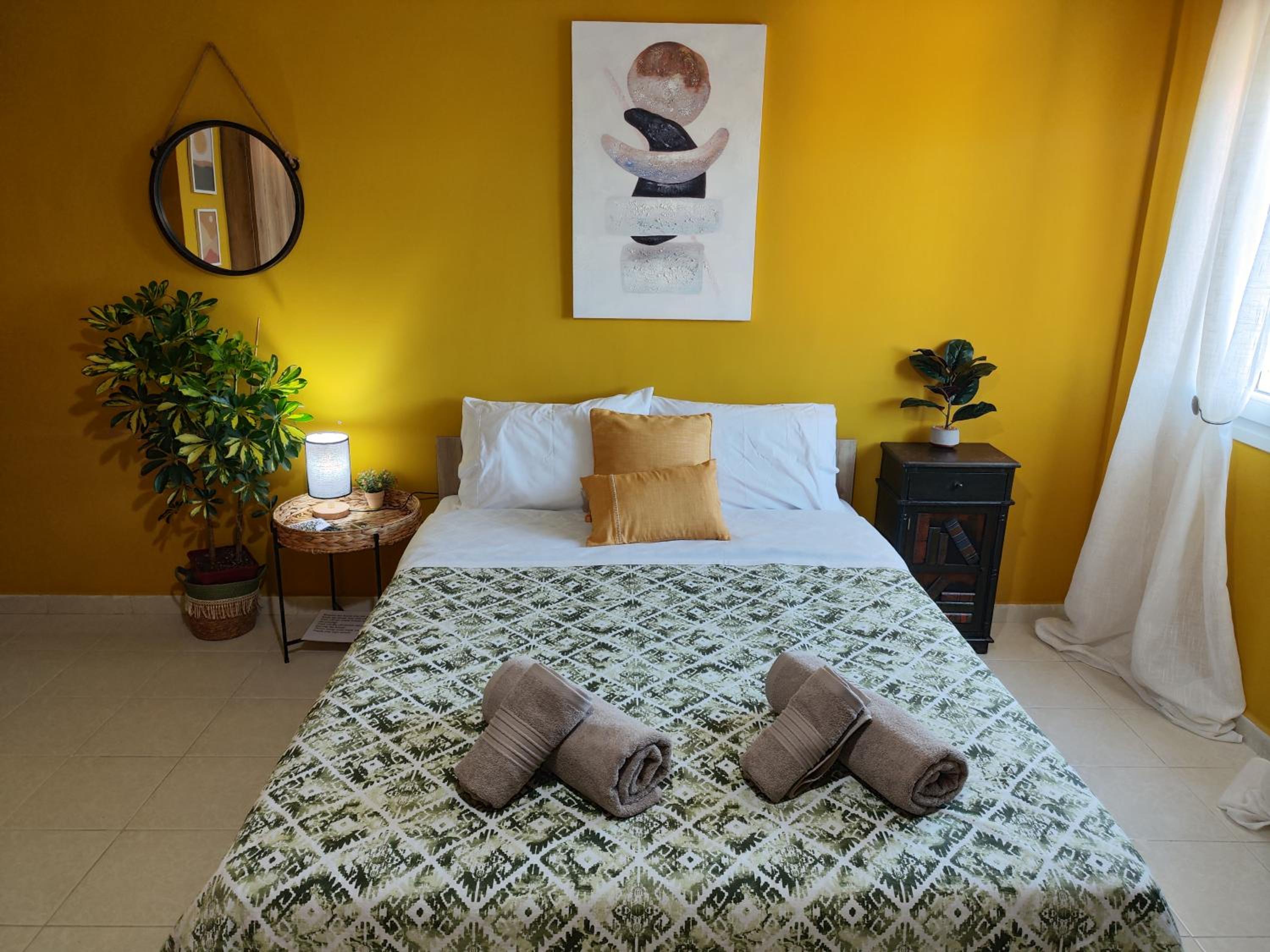 One-Bedroom Apartment photo 1