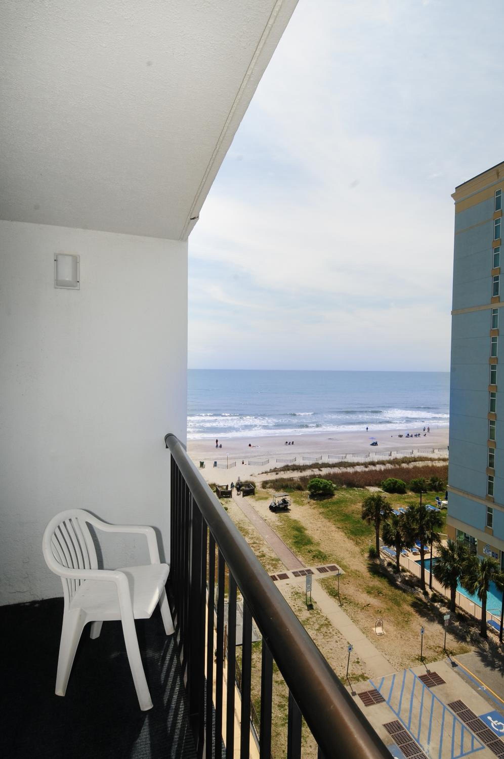 1 Room Side Ocean View Efficiency with 2 Queen Beds and 1 Sleeper Sofa - T3 photo 2