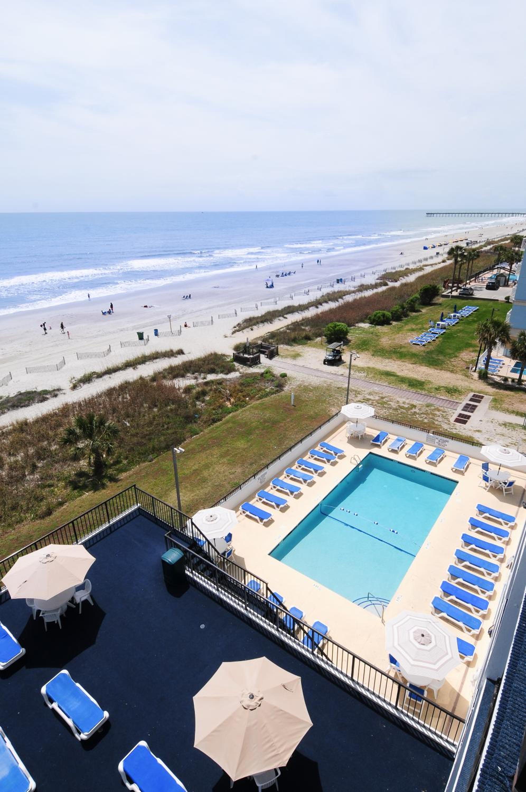 2 Room Oceanfront Efficiency Suite with 3 Queen Beds - T2 photo 2