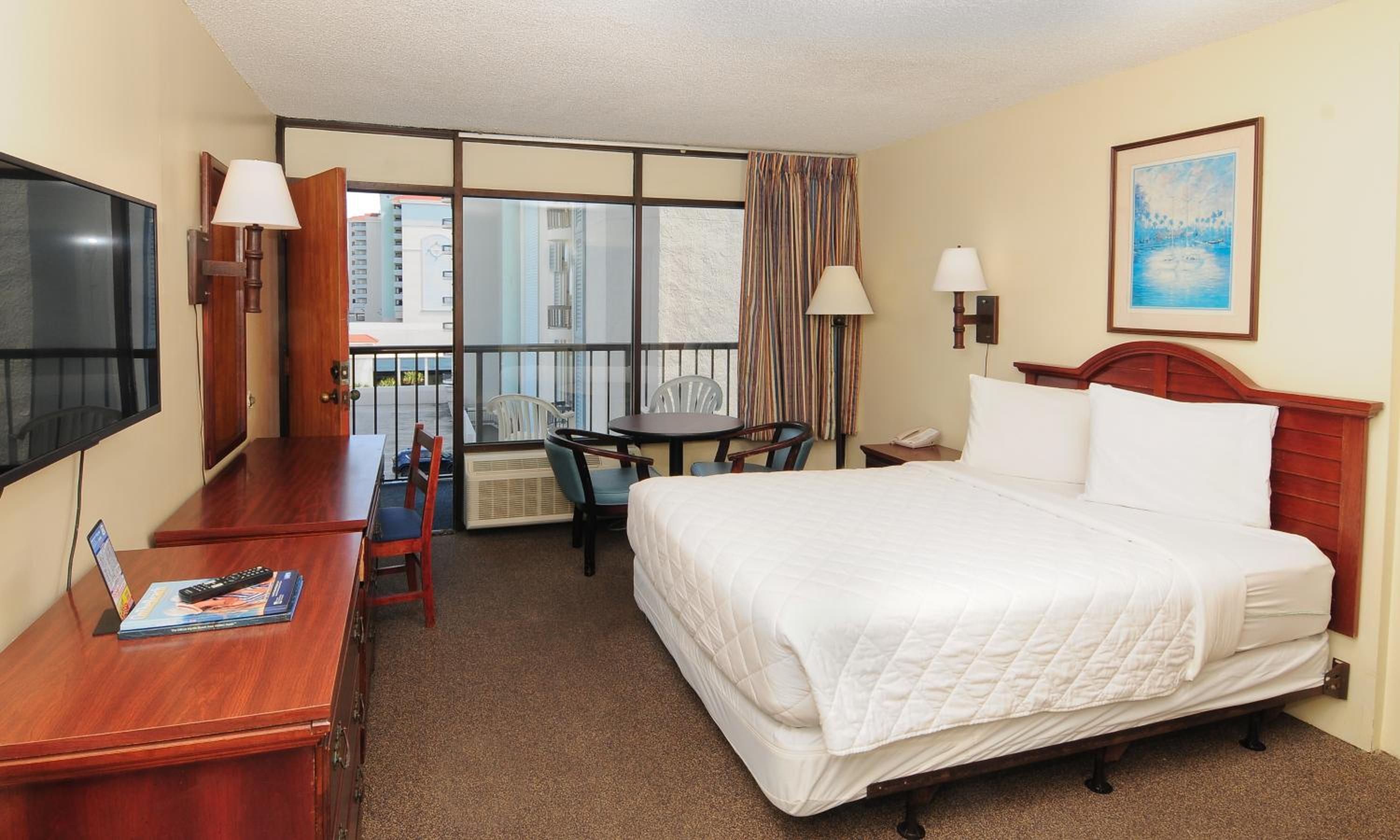 1 Room Side View Efficiency with 1 Queen Bed - T6 photo 1