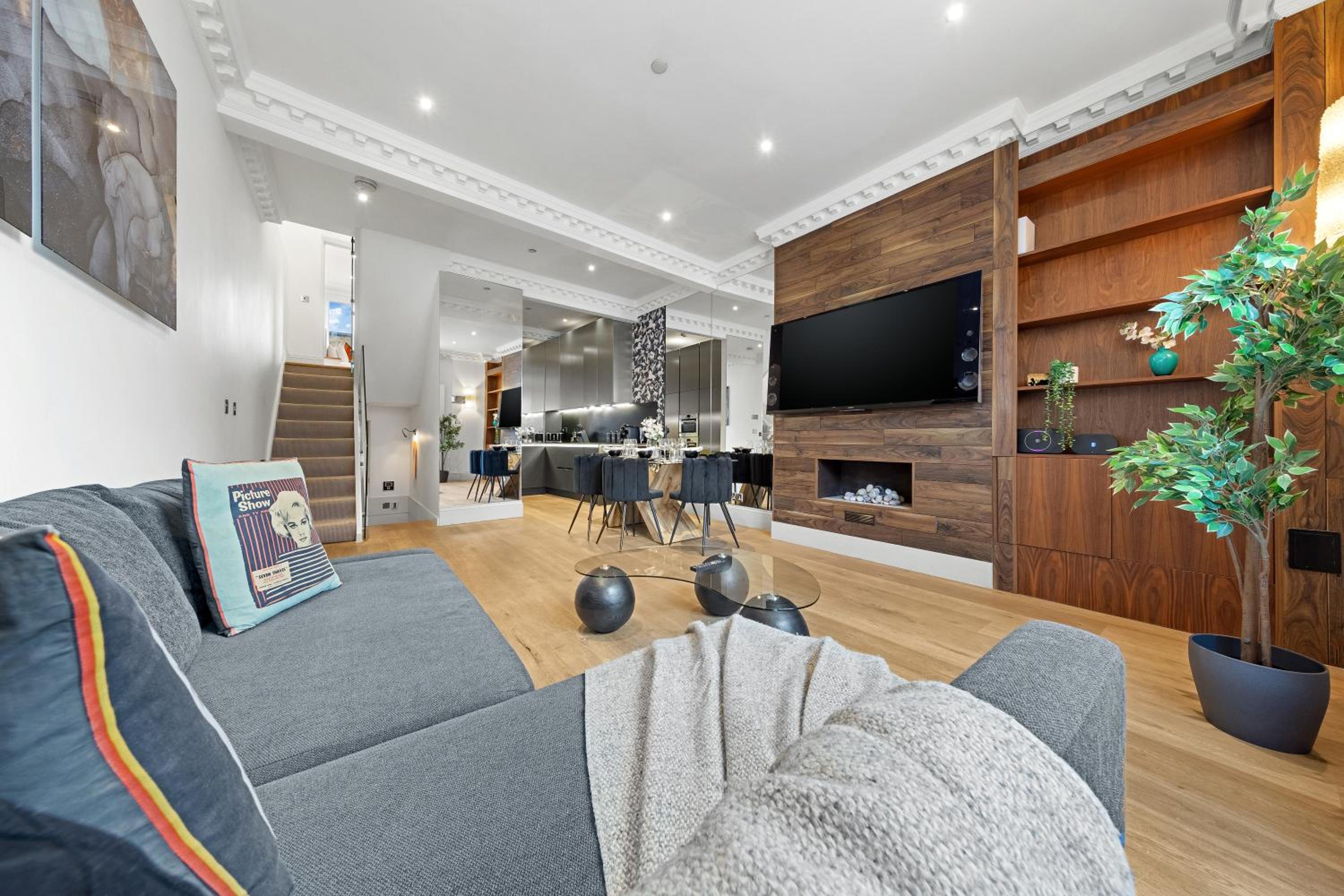 Three-Bedroom Apartment photo 1