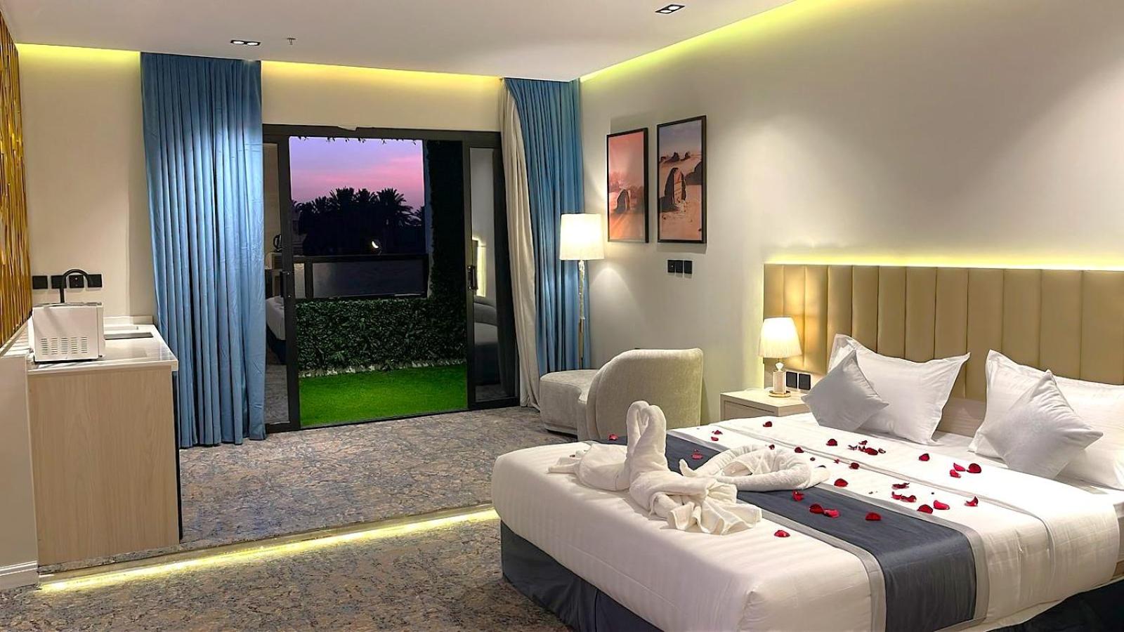 King Suite with Balcony photo 1