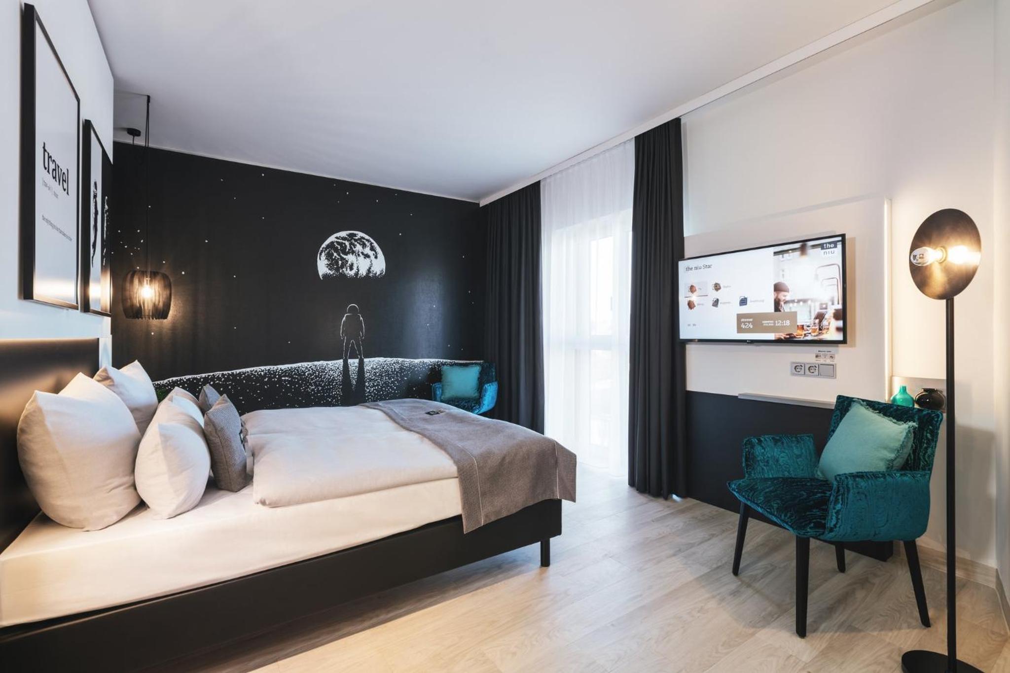 Standard Queen Room
