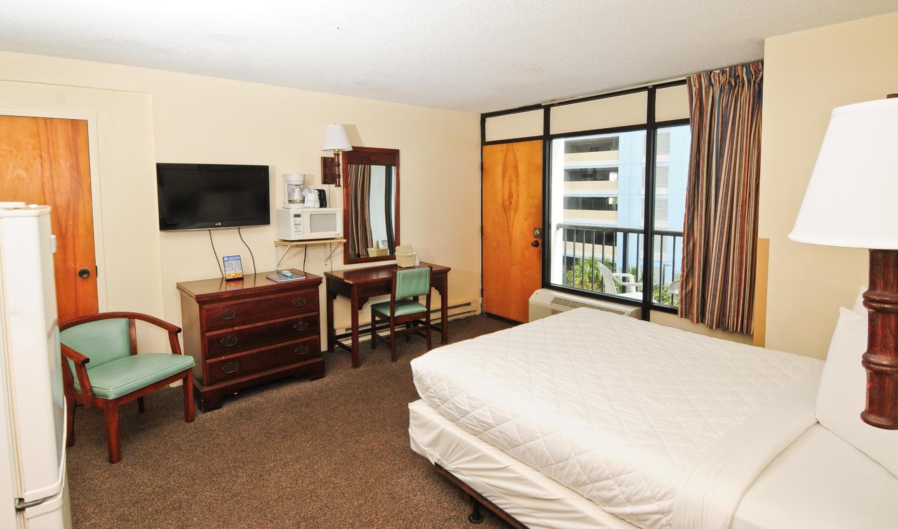 1 Room Side View with 1 Queen Bed - T9