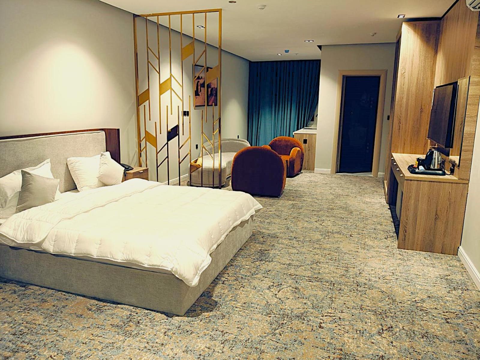 Deluxe King Room photo 3