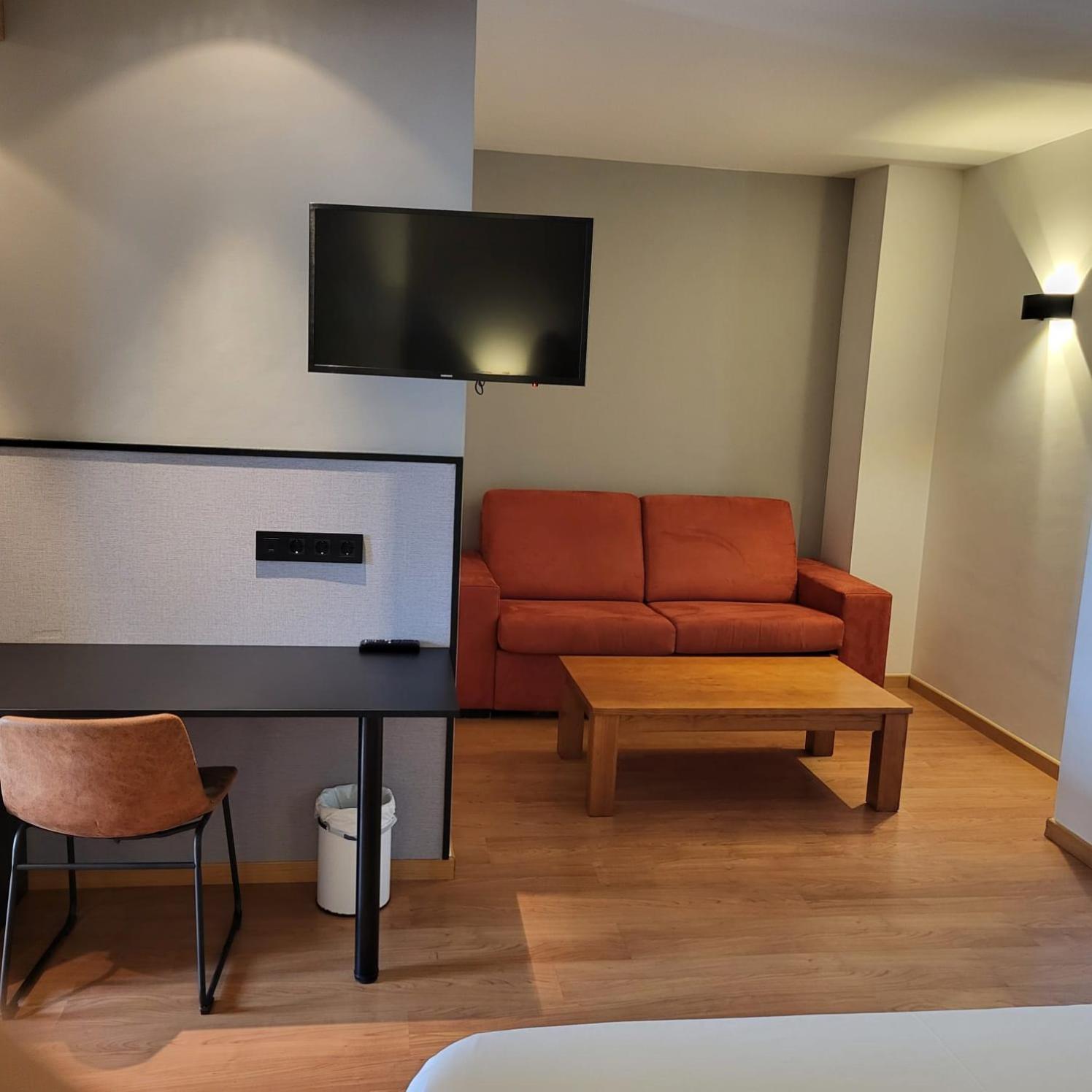 Family Room (2 Adults + 2 Children) - Photo 4