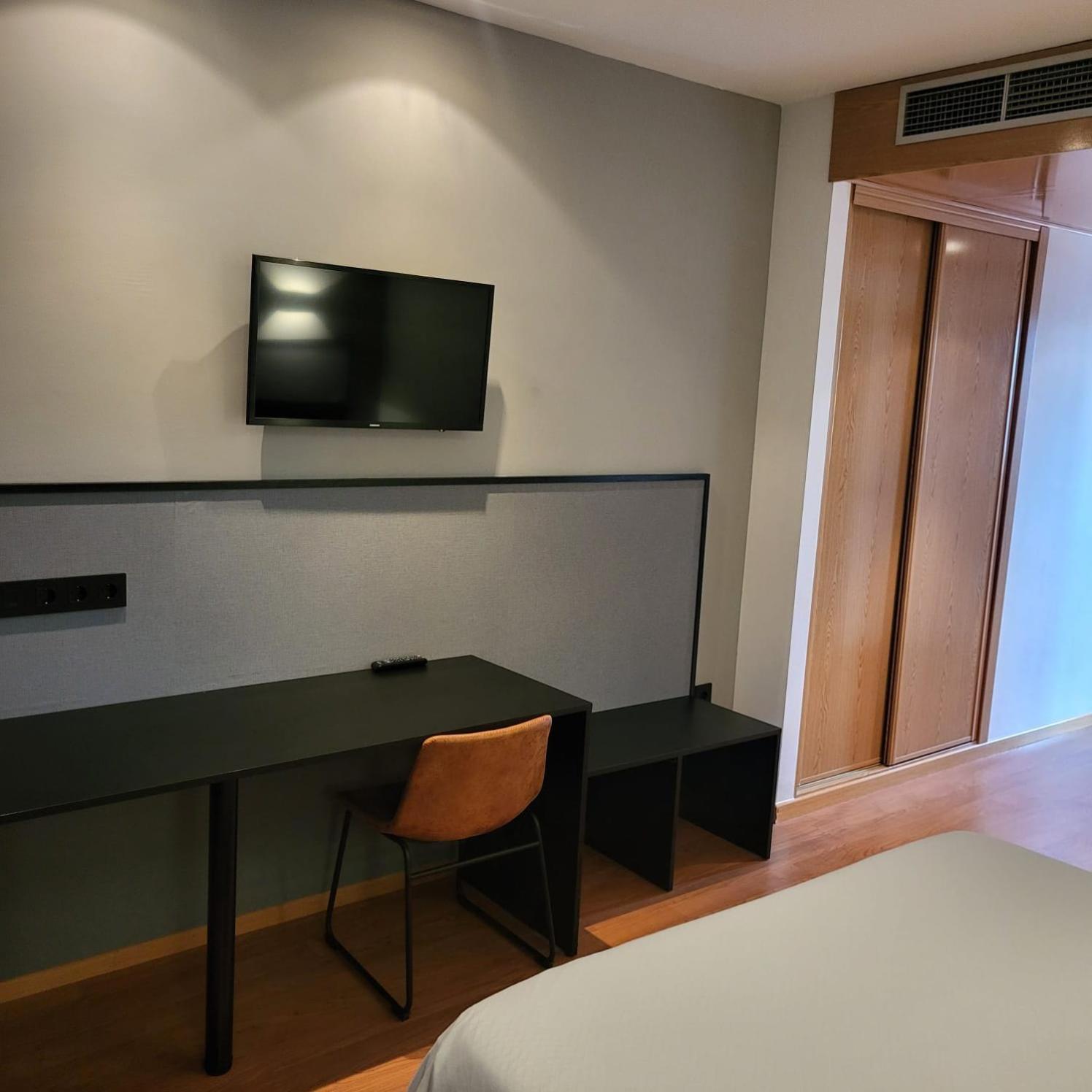 Double or Twin Room - Photo 6