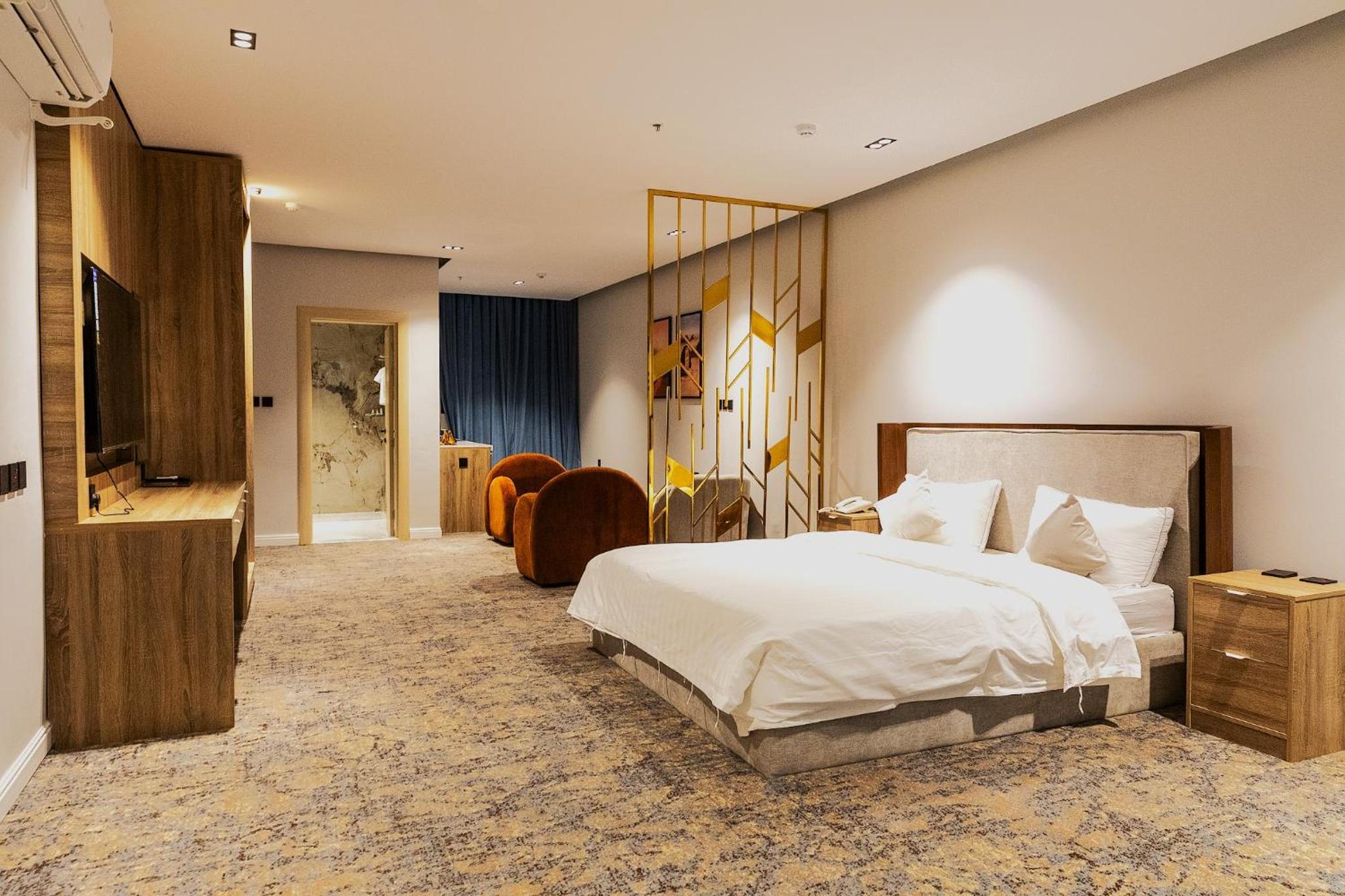 Deluxe King Room photo 1