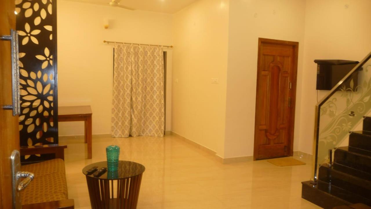 Villa photo 1