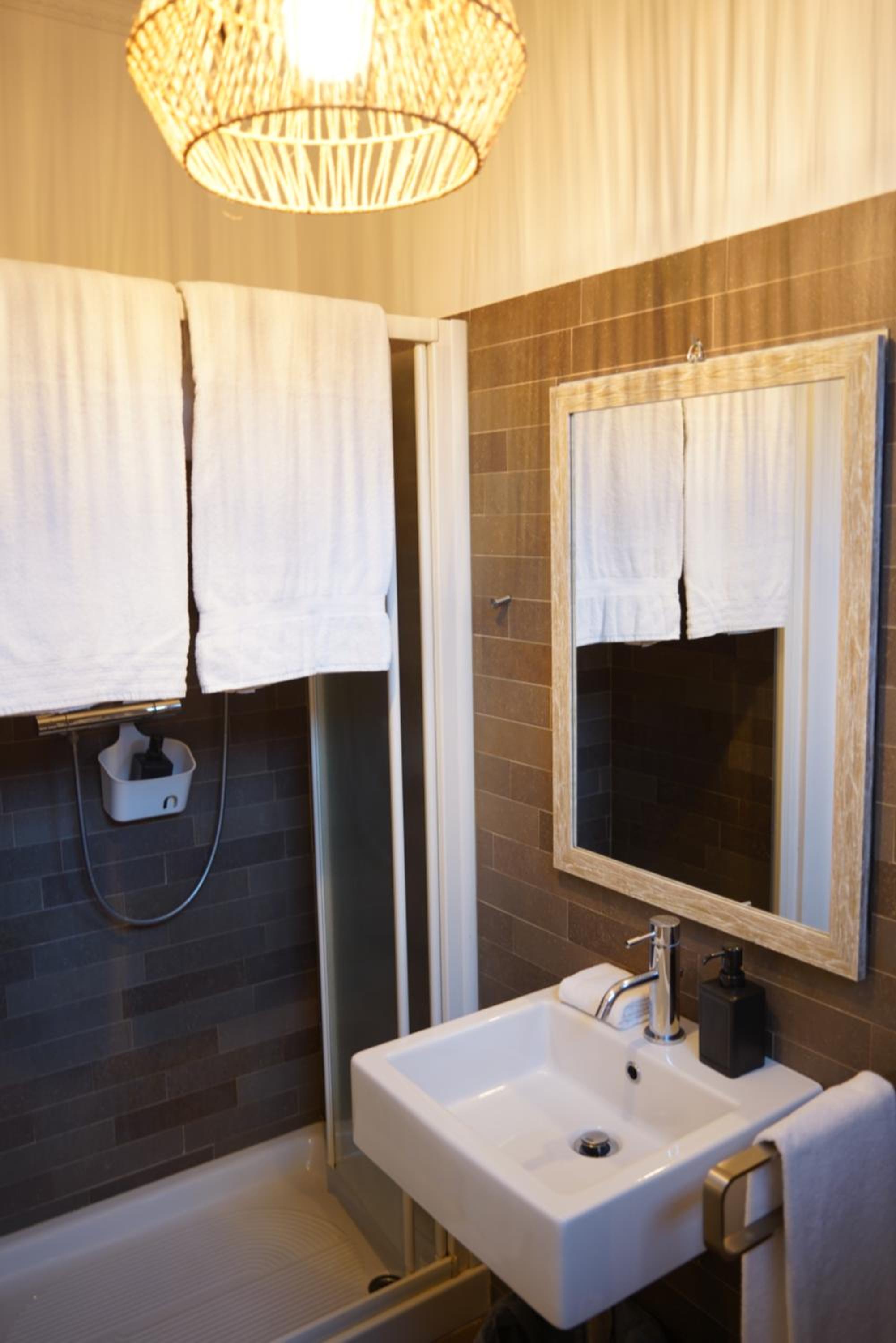 Basic Triple Room photo 2
