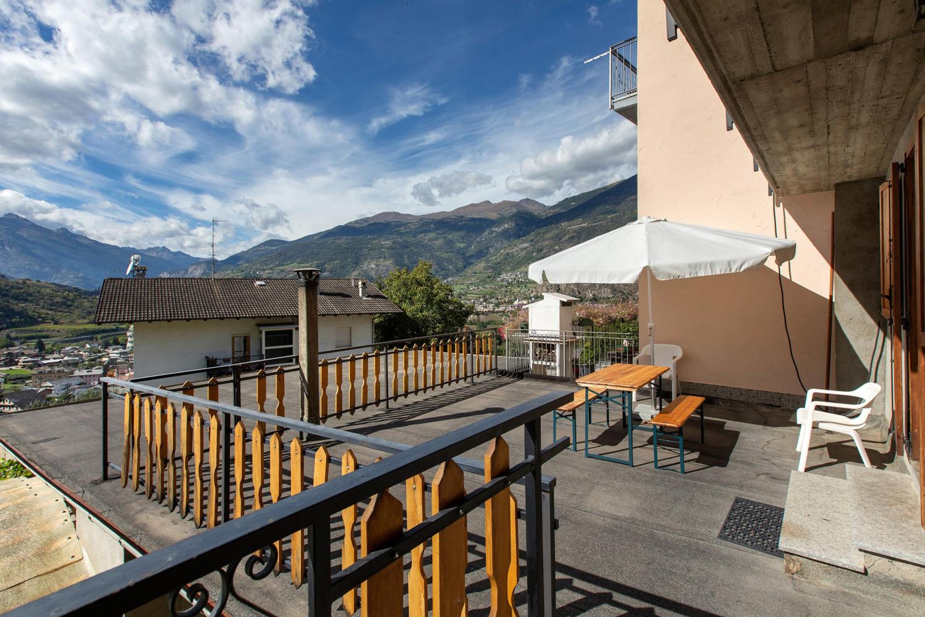 Two-Bedroom Deluxe Apartment with Garden View photo 3