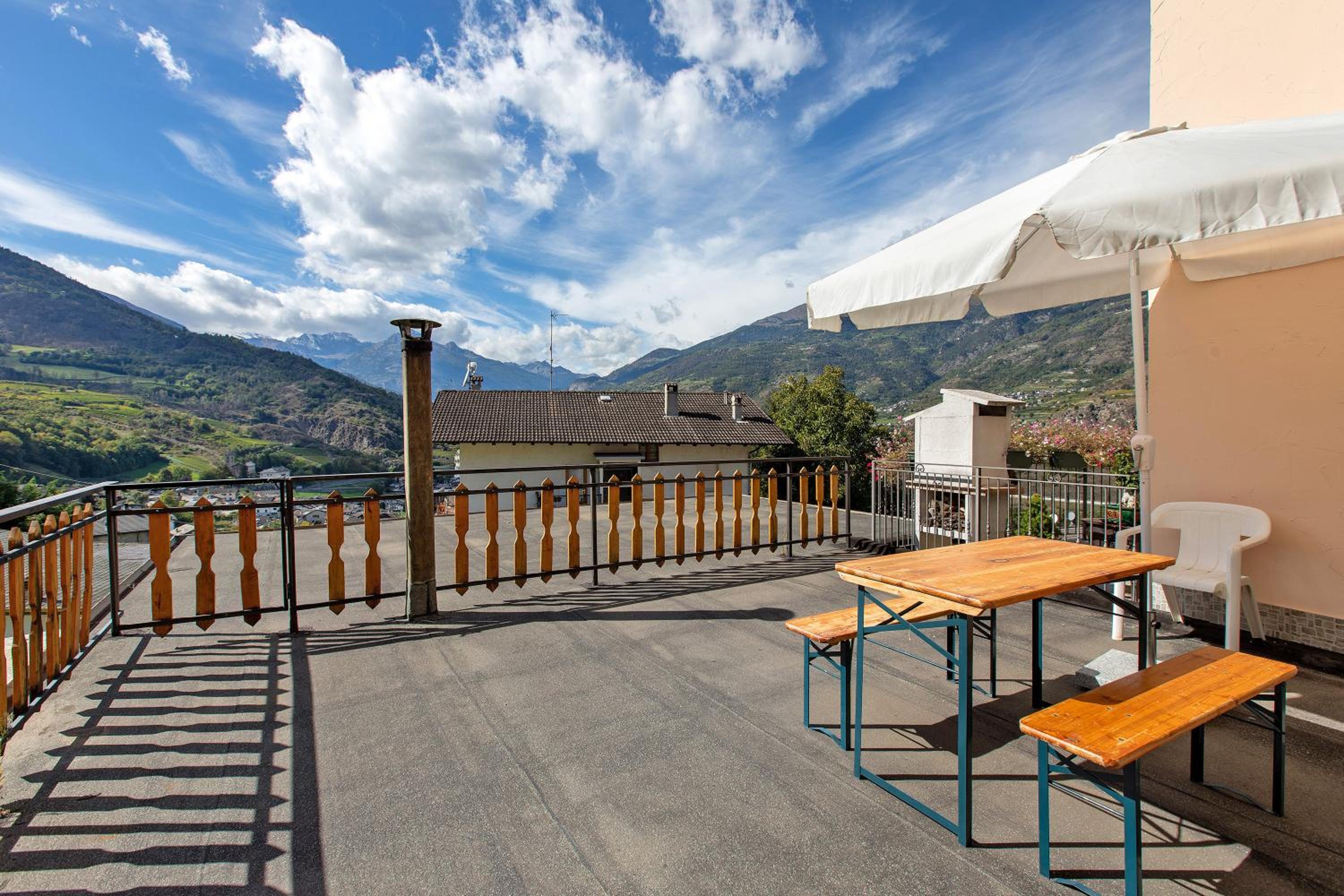 Two-Bedroom Deluxe Apartment with Garden View photo 2