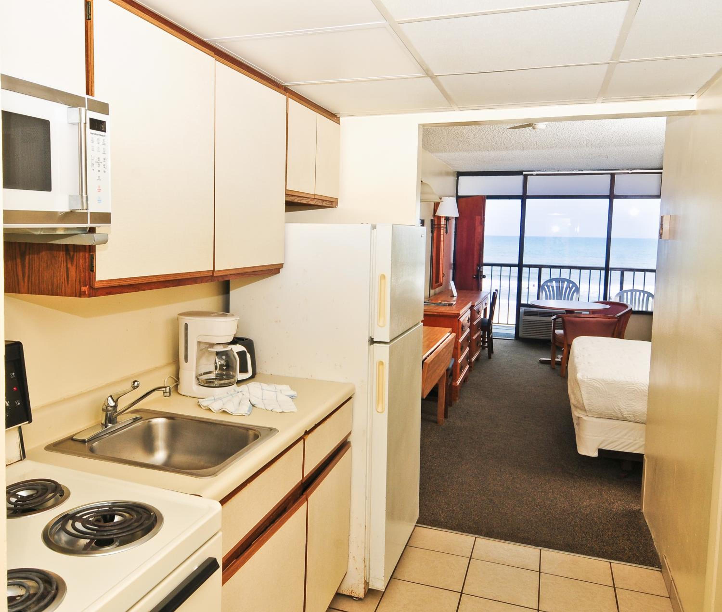 2 Room Oceanfront Efficiency Suite with 2 Queen Beds and 1 Sleeper Sofa - T1 photo 1