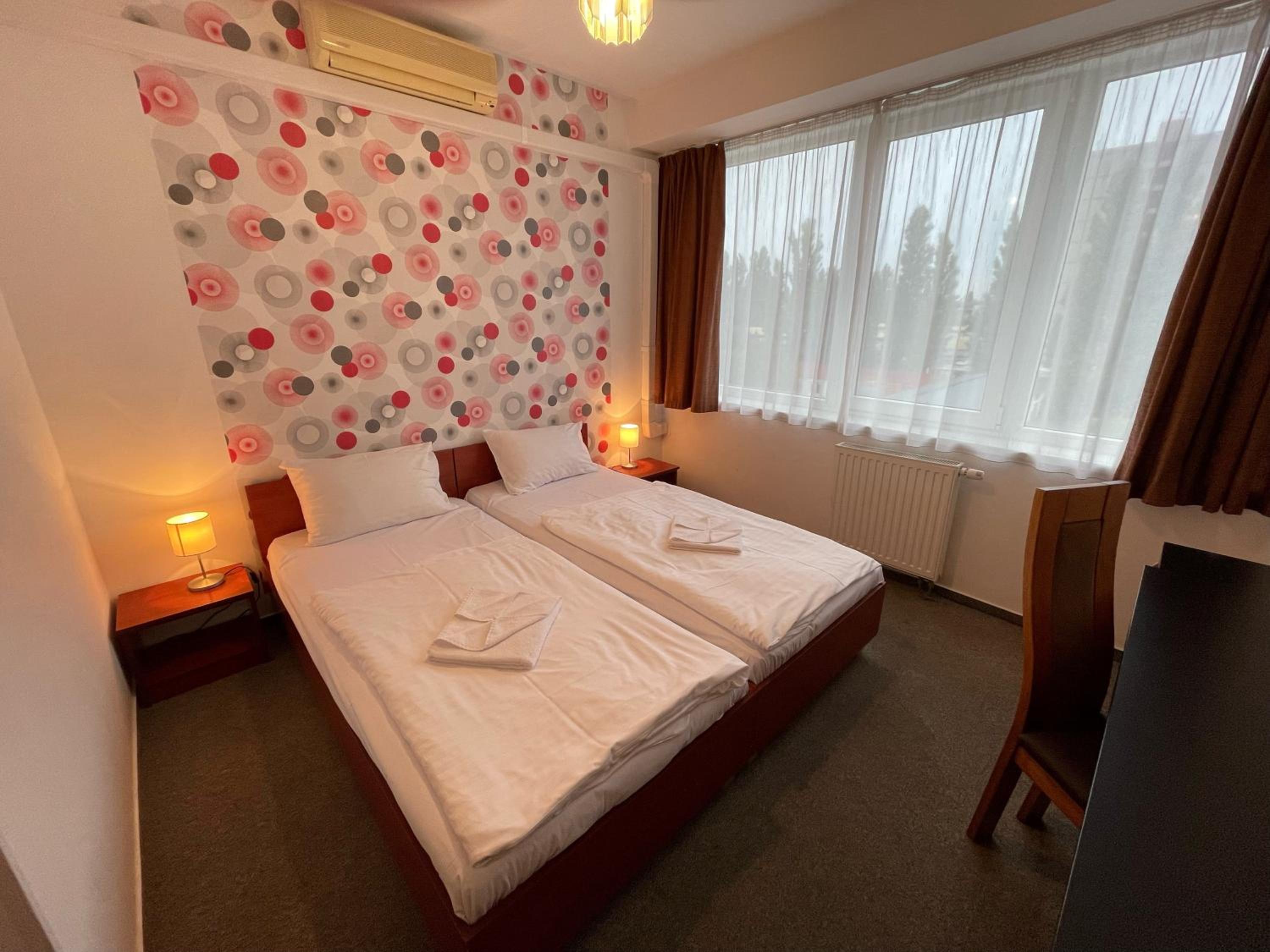 Standard Twin Room - Photo 3