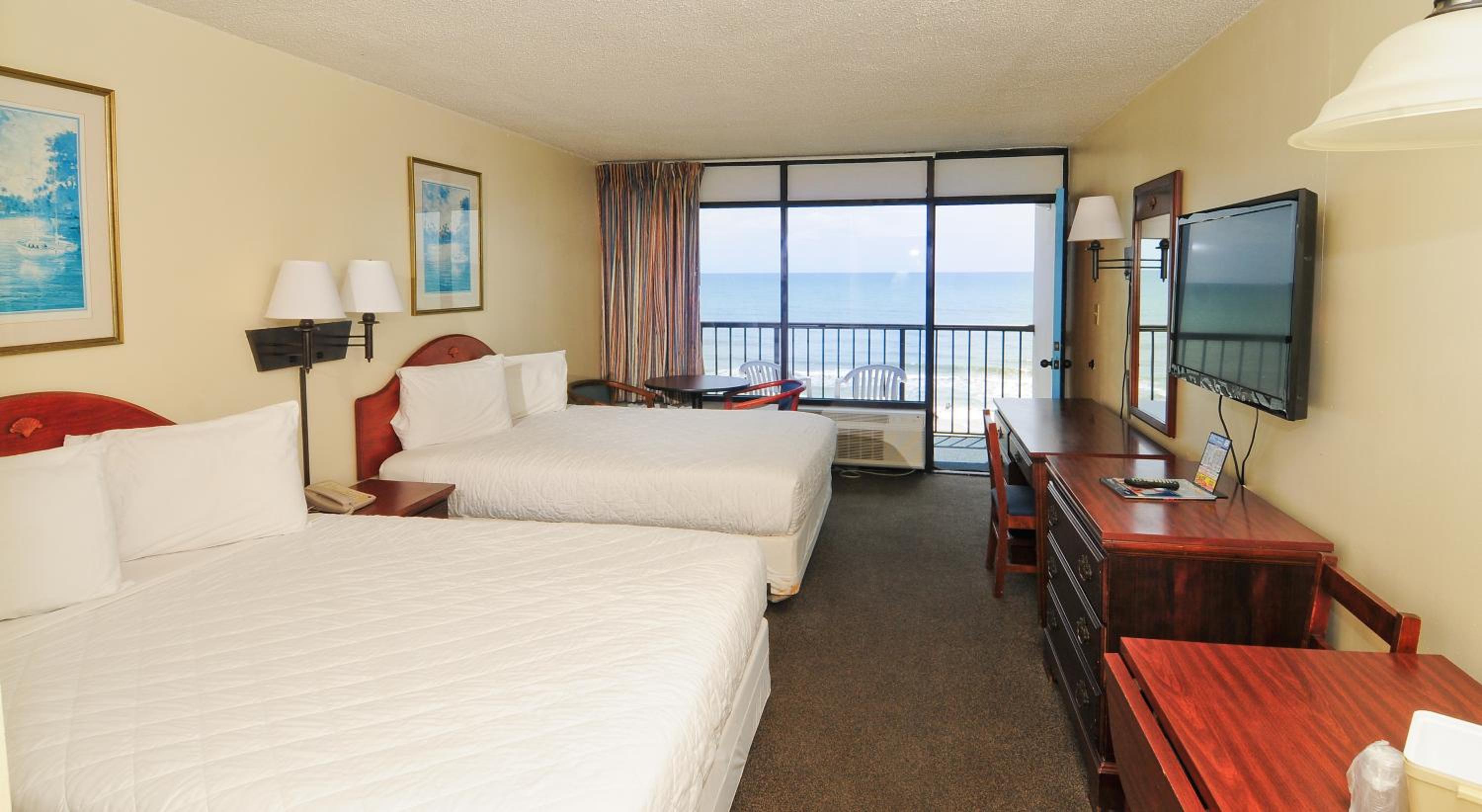 2 Room Oceanfront Efficiency Suite with 3 Queen Beds - T2 photo 1