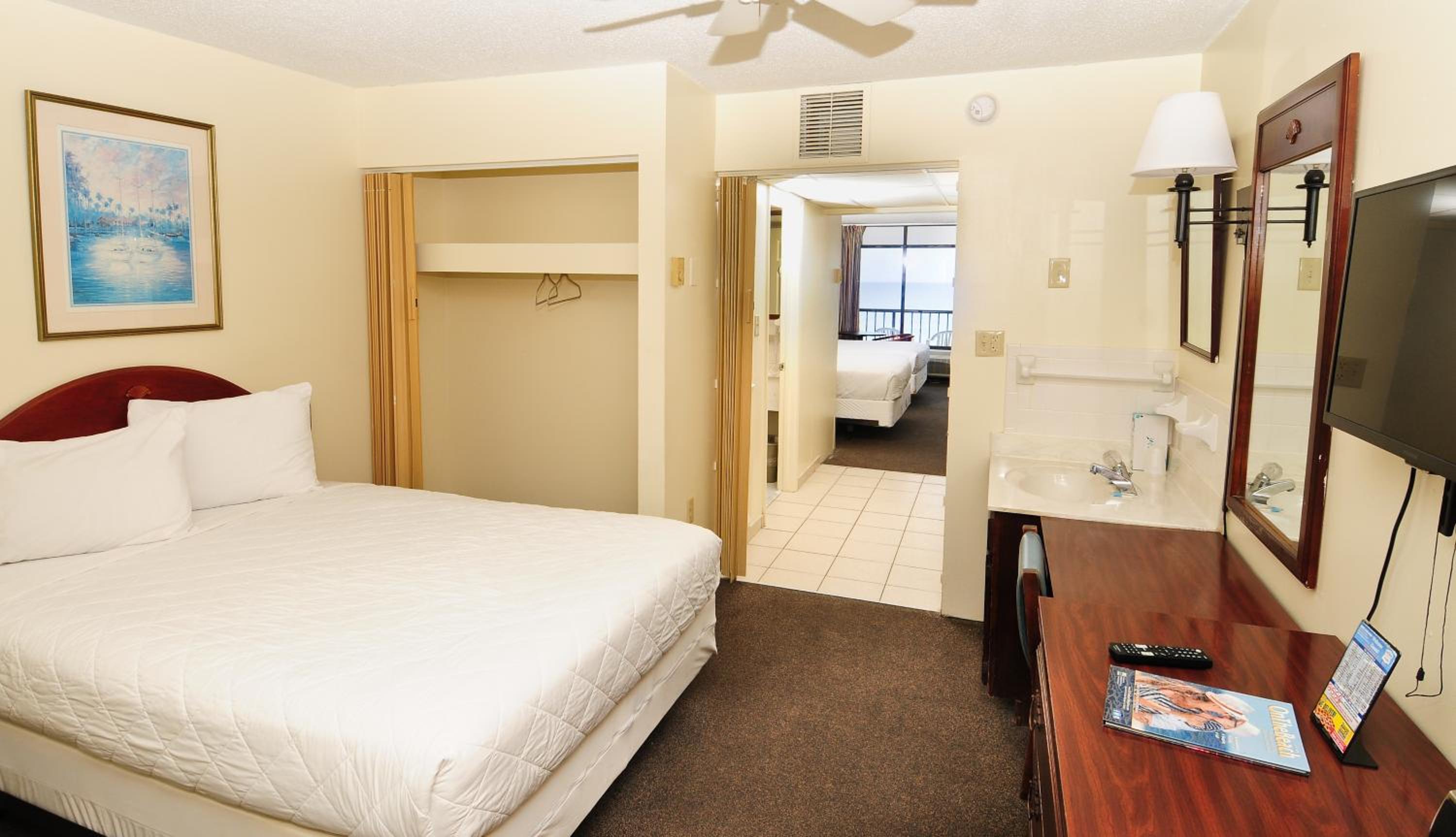 2 Room Oceanfront Efficiency Suite with 3 Queen Beds - T2 photo 3