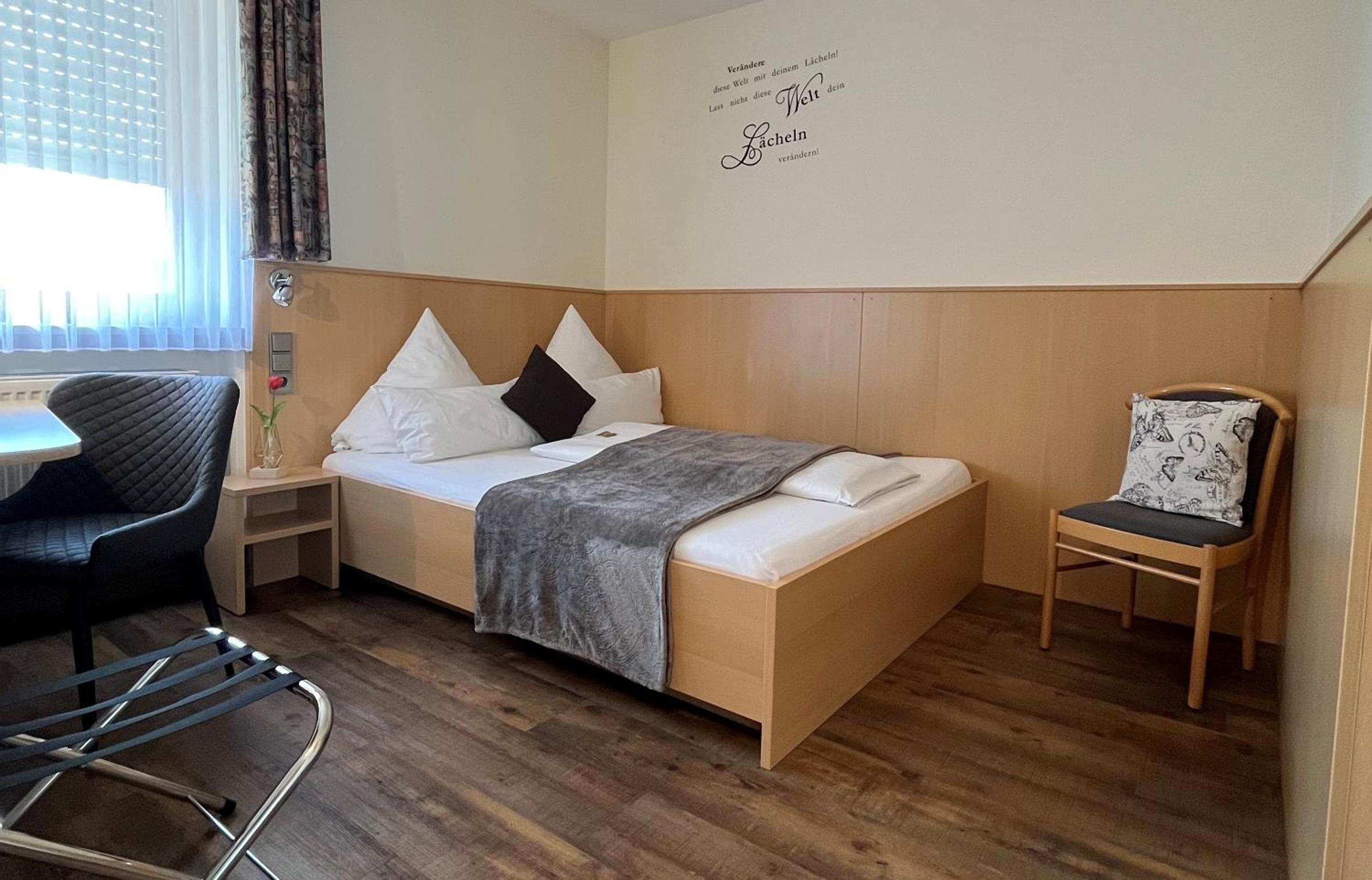 Queen Room - Photo 1