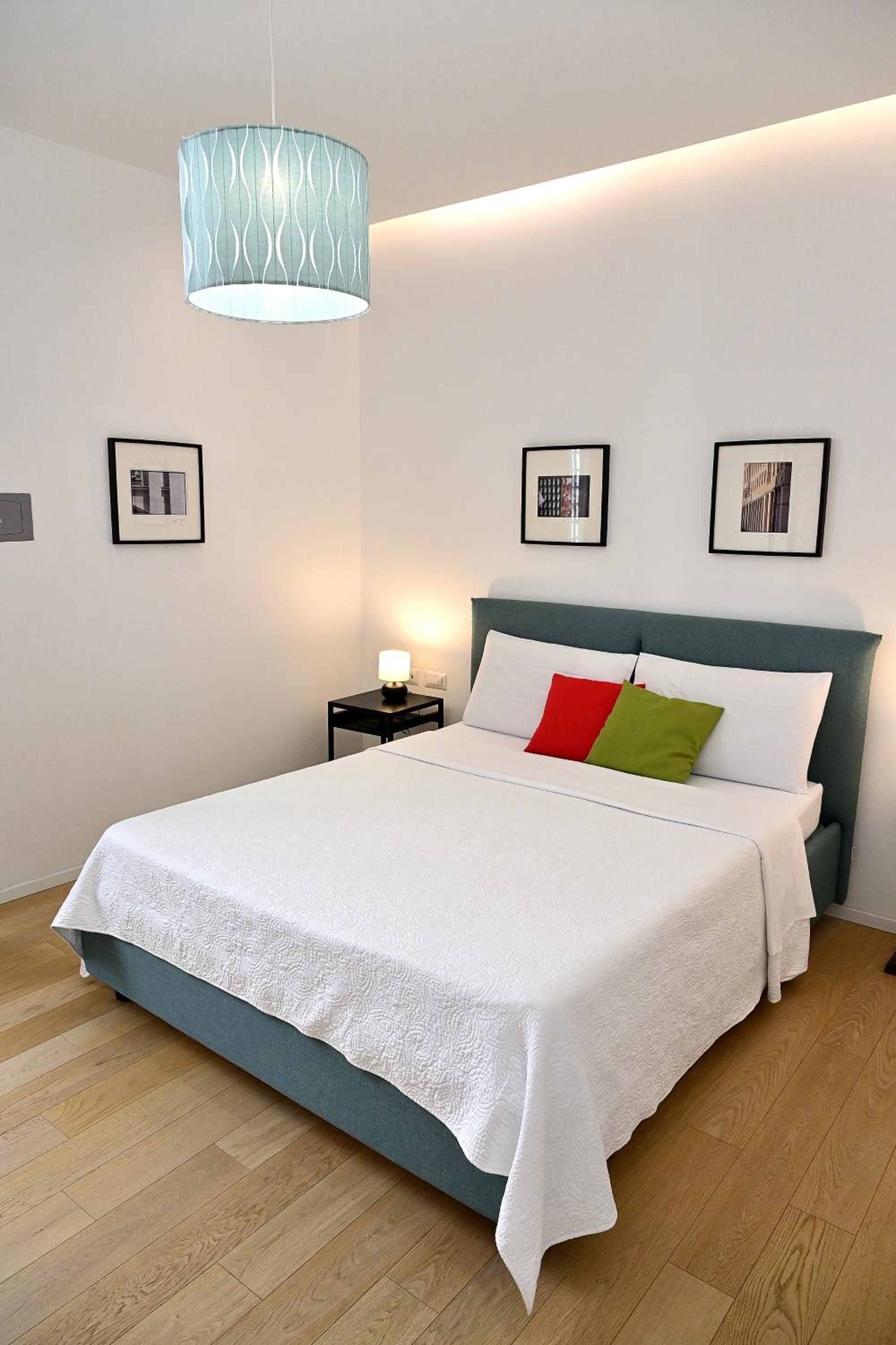 One-Bedroom Apartment photo 2