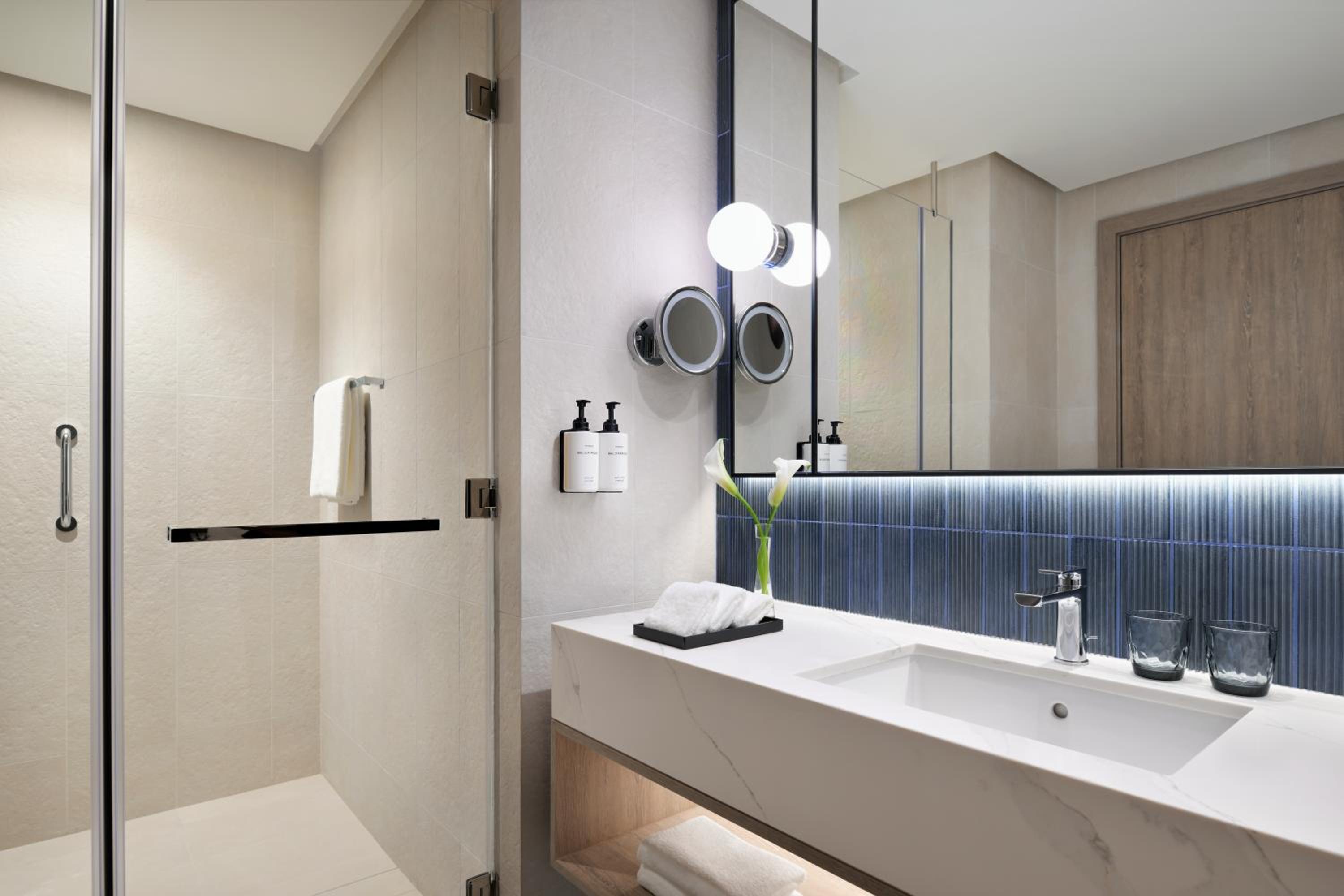 One-Bedroom Residence with Balcony - Photo 4
