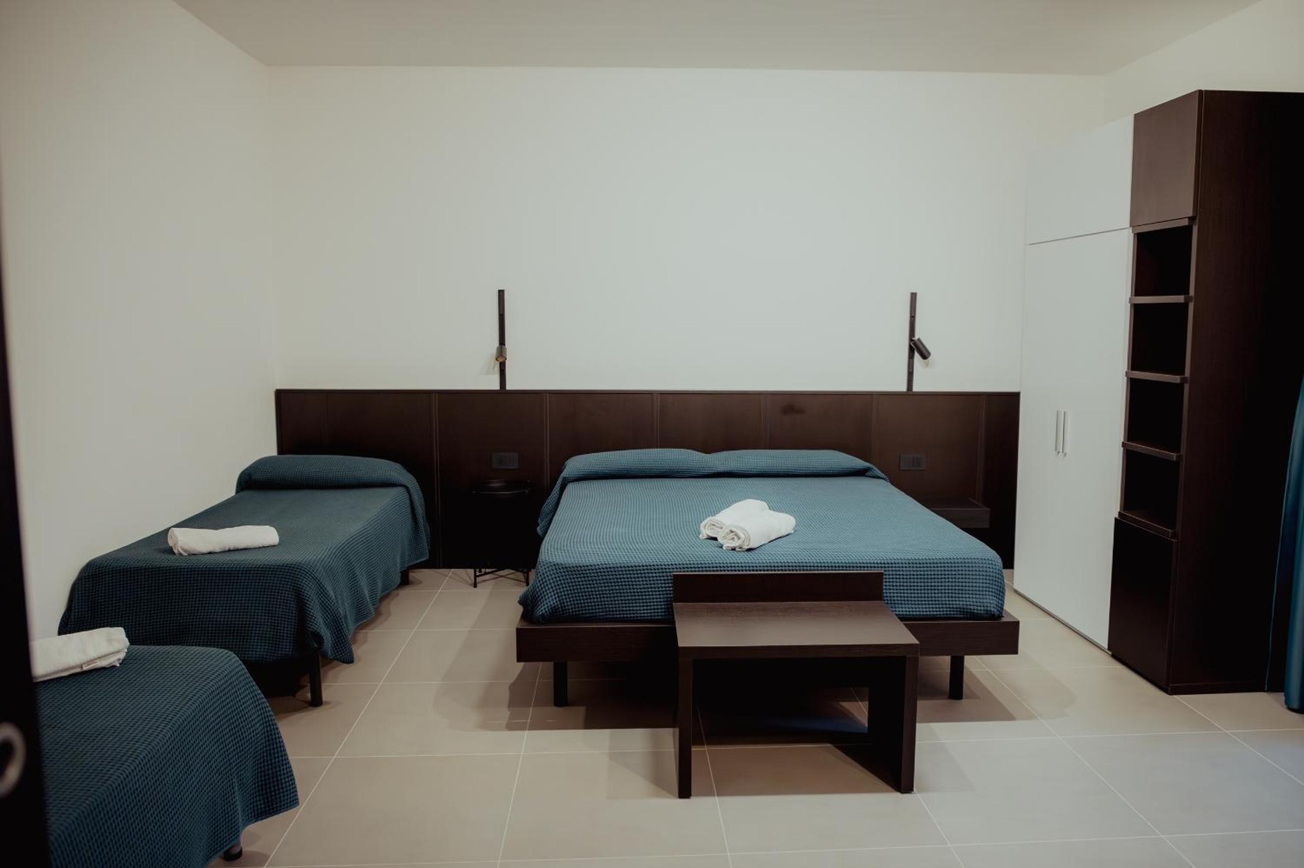 Quadruple Room with Private Bathroom photo 2