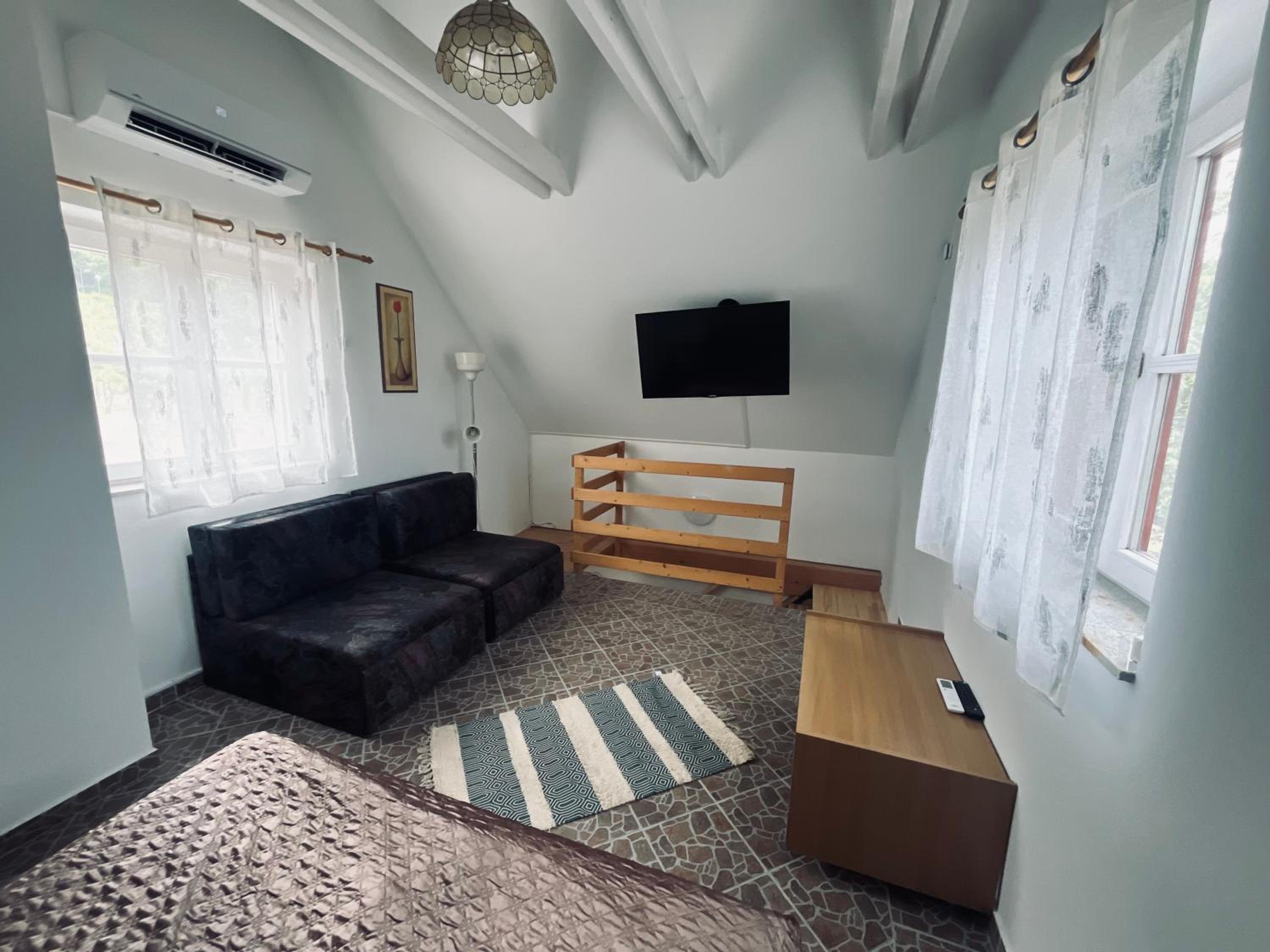 One-Bedroom House photo 3